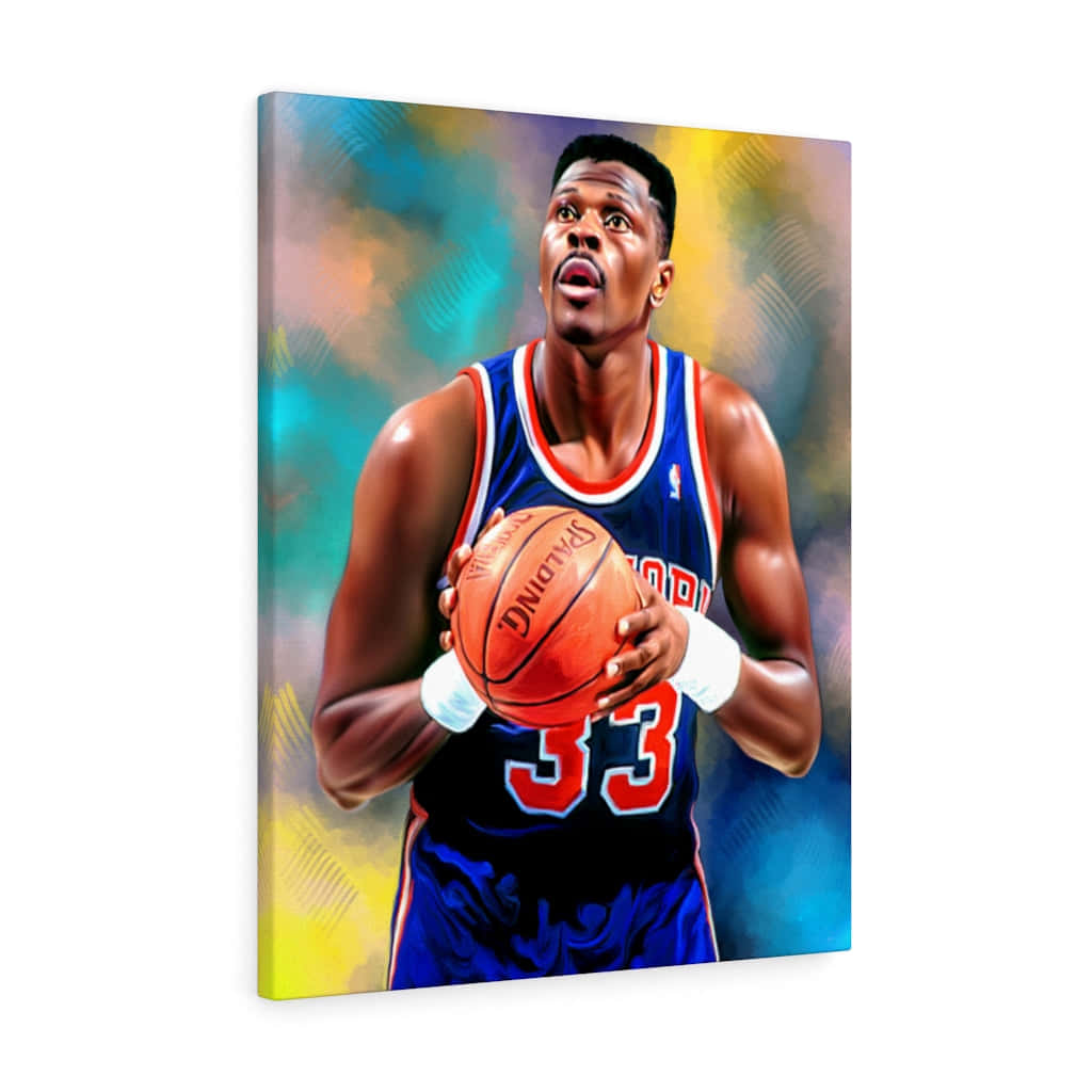 NBA 桌布 壁紙 — 籃球傳奇 Patrick Ewing 身穿尼克隊球衣，專注地持球的動態數位肖像。