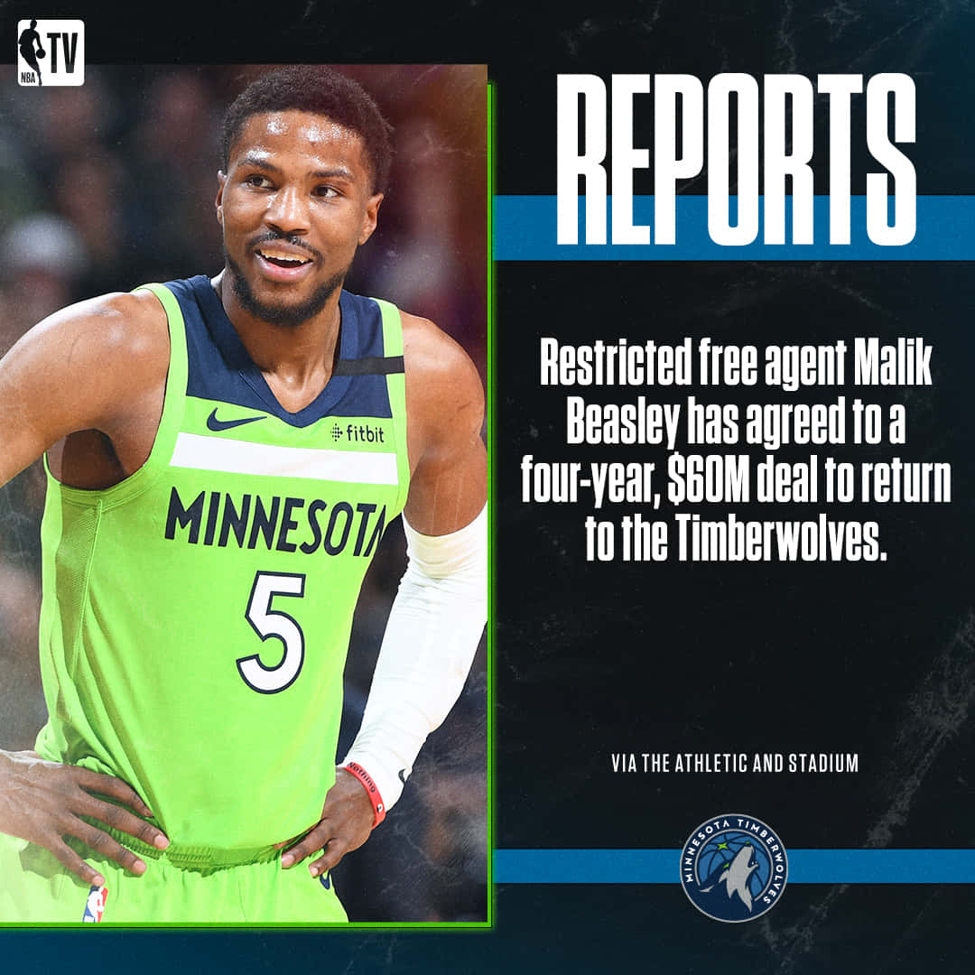 籃球 桌布 壁紙 — 籃球運動員 Malik Beasley 身穿螢光綠色明尼蘇達灰狼隊球衣，在比賽中微笑。
