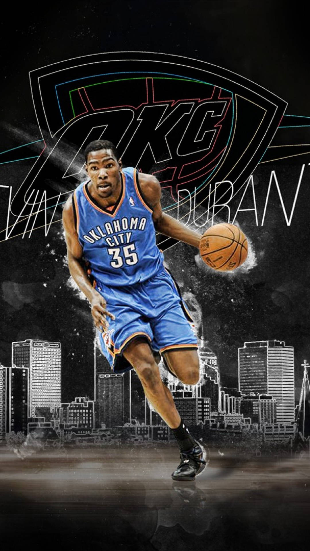 籃球 桌布 壁紙 — 籃球運動員Kevin Durant身穿藍色奧克拉荷馬城球衣，在風格化的城市天際線背景下運球。