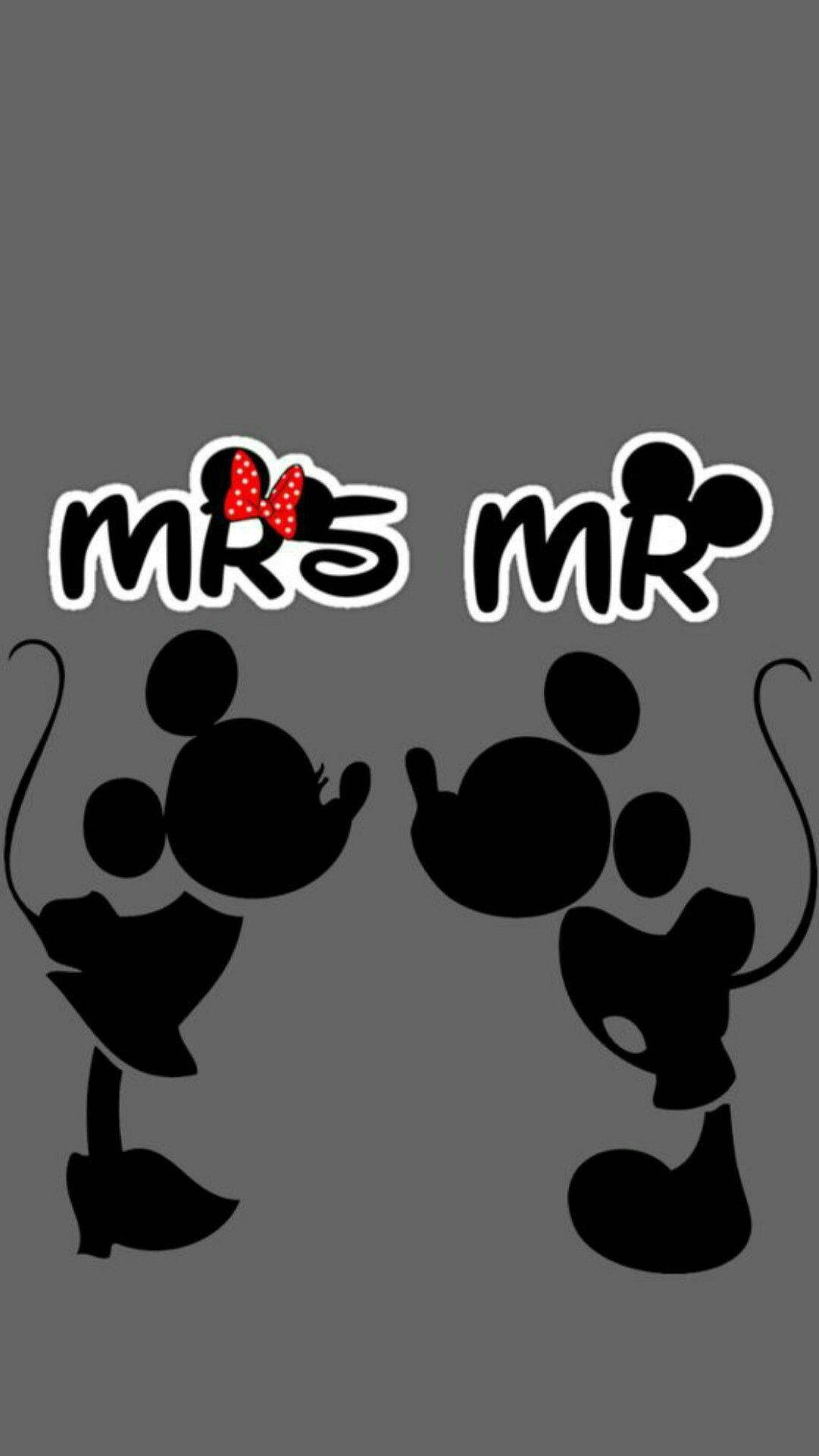 Mickey 桌布 壁紙 — 米奇和米妮老鼠的黑色剪影面對面，上方有「MR」和「MRS」文字，背景為灰色。