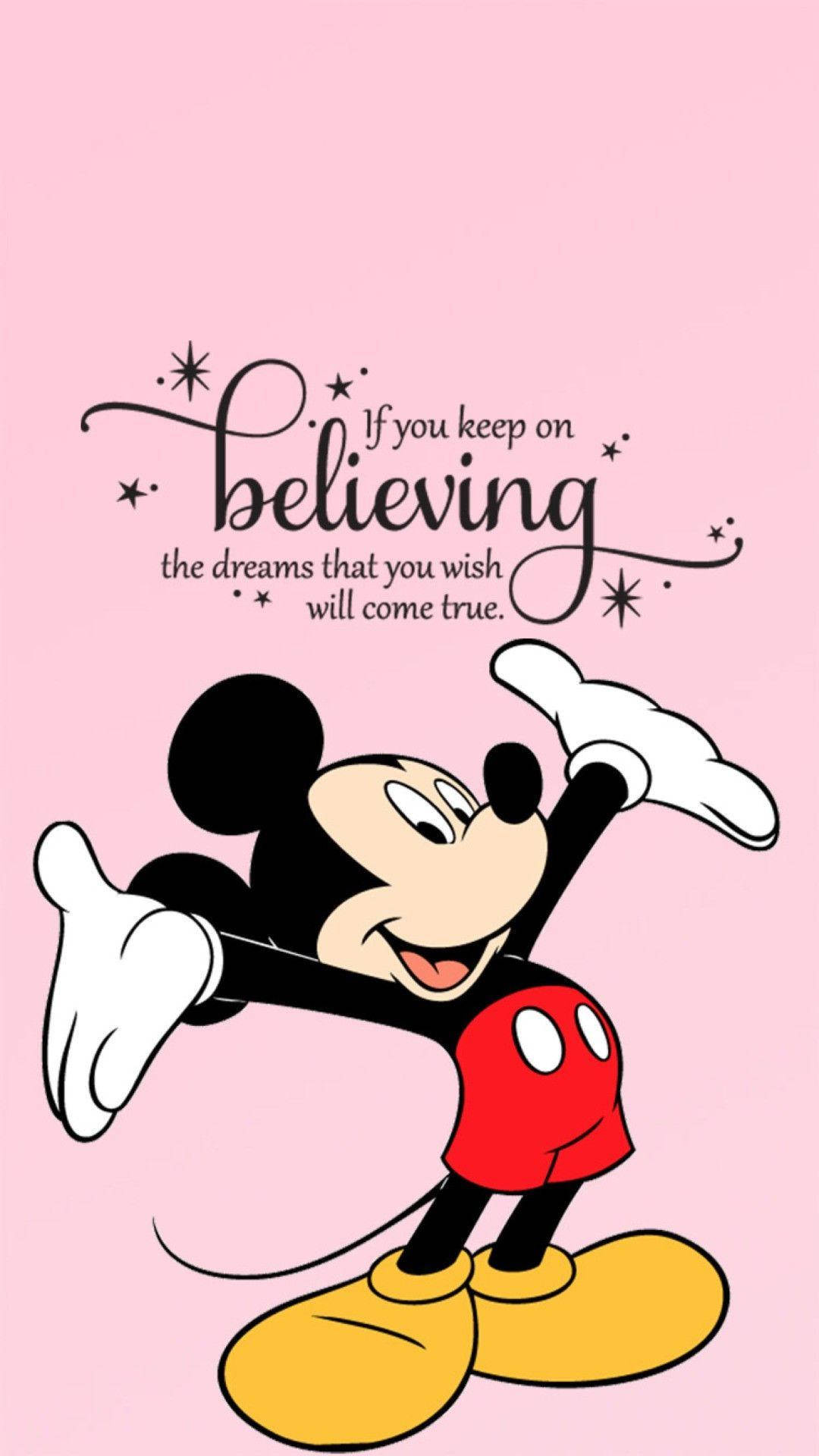 Mickey 桌布 壁紙 — 米奇老鼠在柔和的粉紅色背景前開心微笑，配上勵志語錄如果你繼續相信你所希望的夢想，它們就會成真。