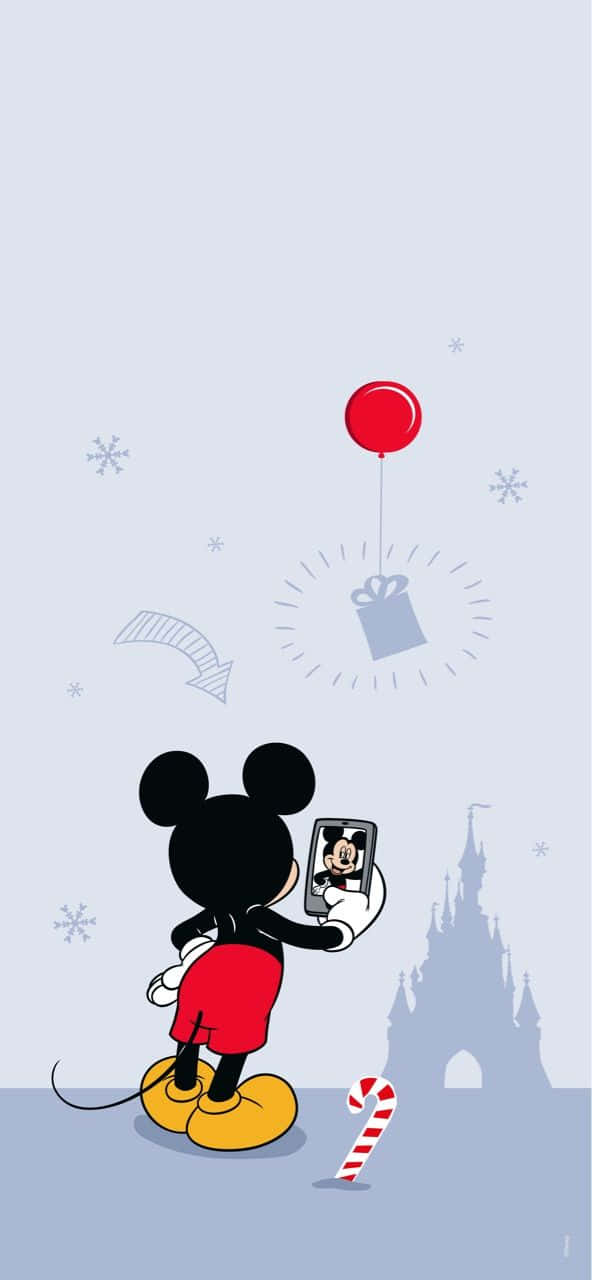 Mickey Mouse Cool 桌布 壁紙 — 米奇老鼠在雪城堡背景下與紅色氣球和禮物盒自拍。