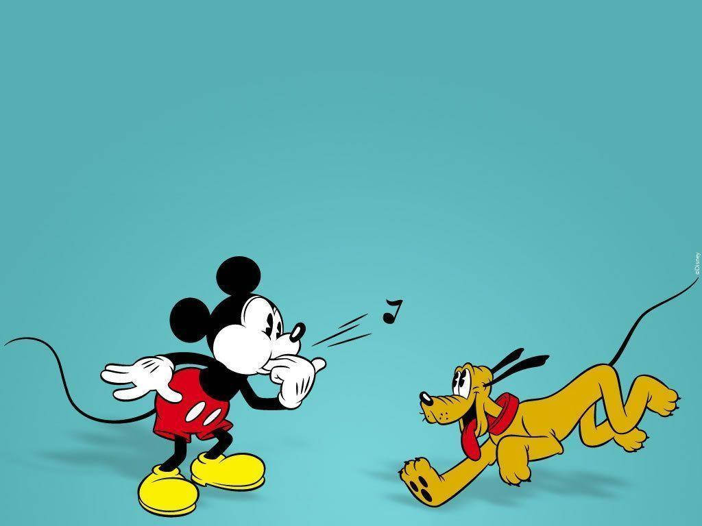 pluto 桌布 壁紙 — 米奇老鼠愉快地向在純色藍綠色背景上快樂奔跑的布魯托唱歌。