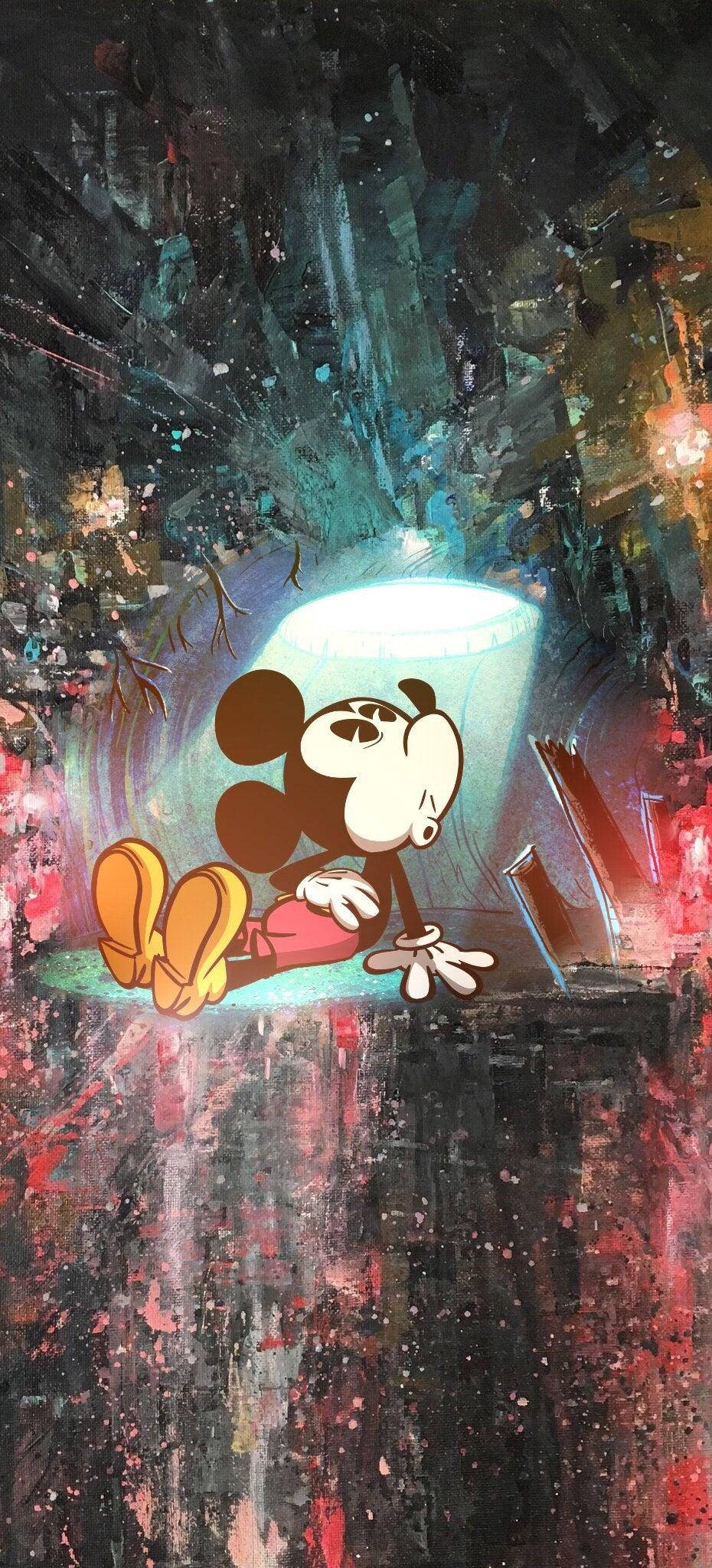 Mickey 桌布 壁紙 — 米奇老鼠獨自坐在一個黑暗的抽象空間中，被閃耀的聚光燈照亮，投射出戲劇性的陰影。