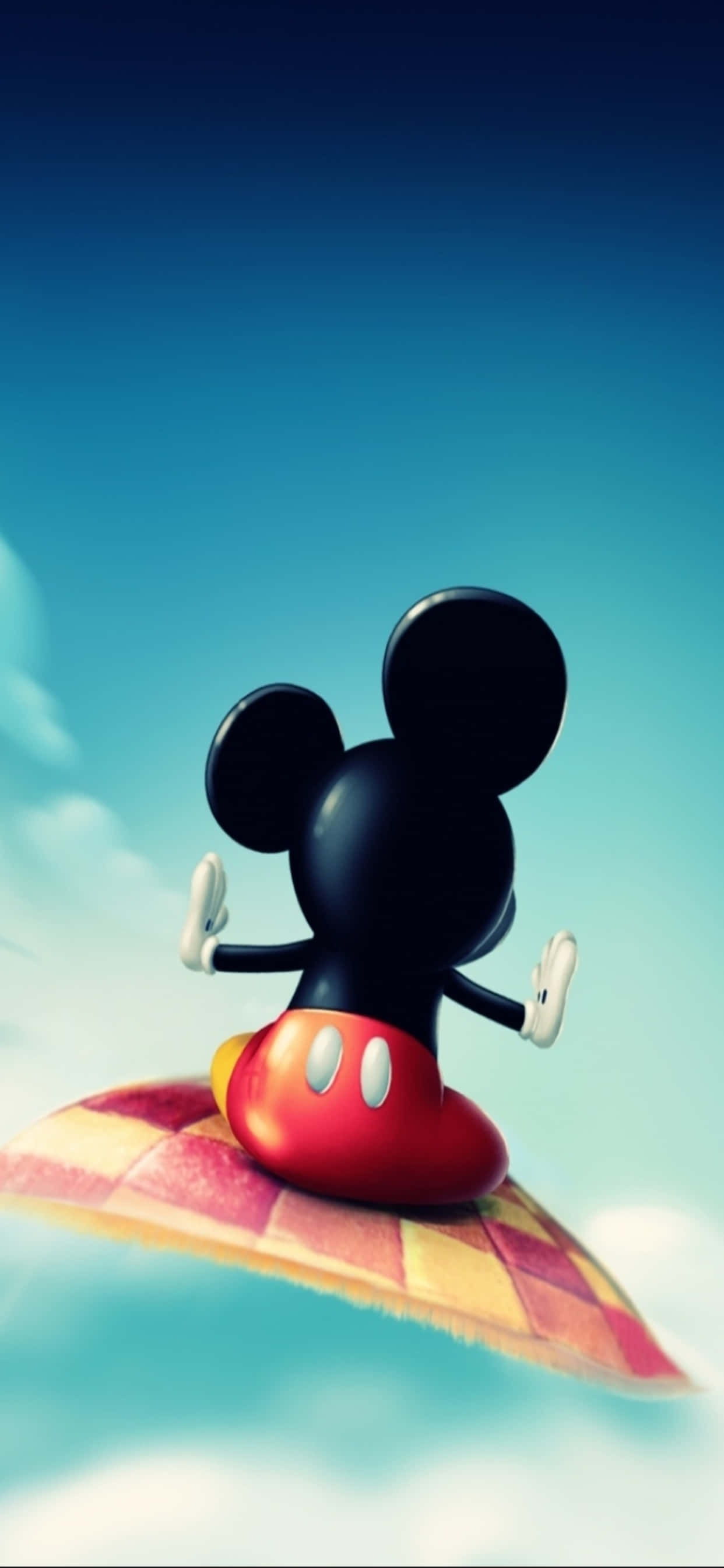 iPhone Xs Max Disney 桌布 壁紙 — 米奇老鼠騎著格子衝浪板穿過有 fluffy 雲朵的明亮藍天。