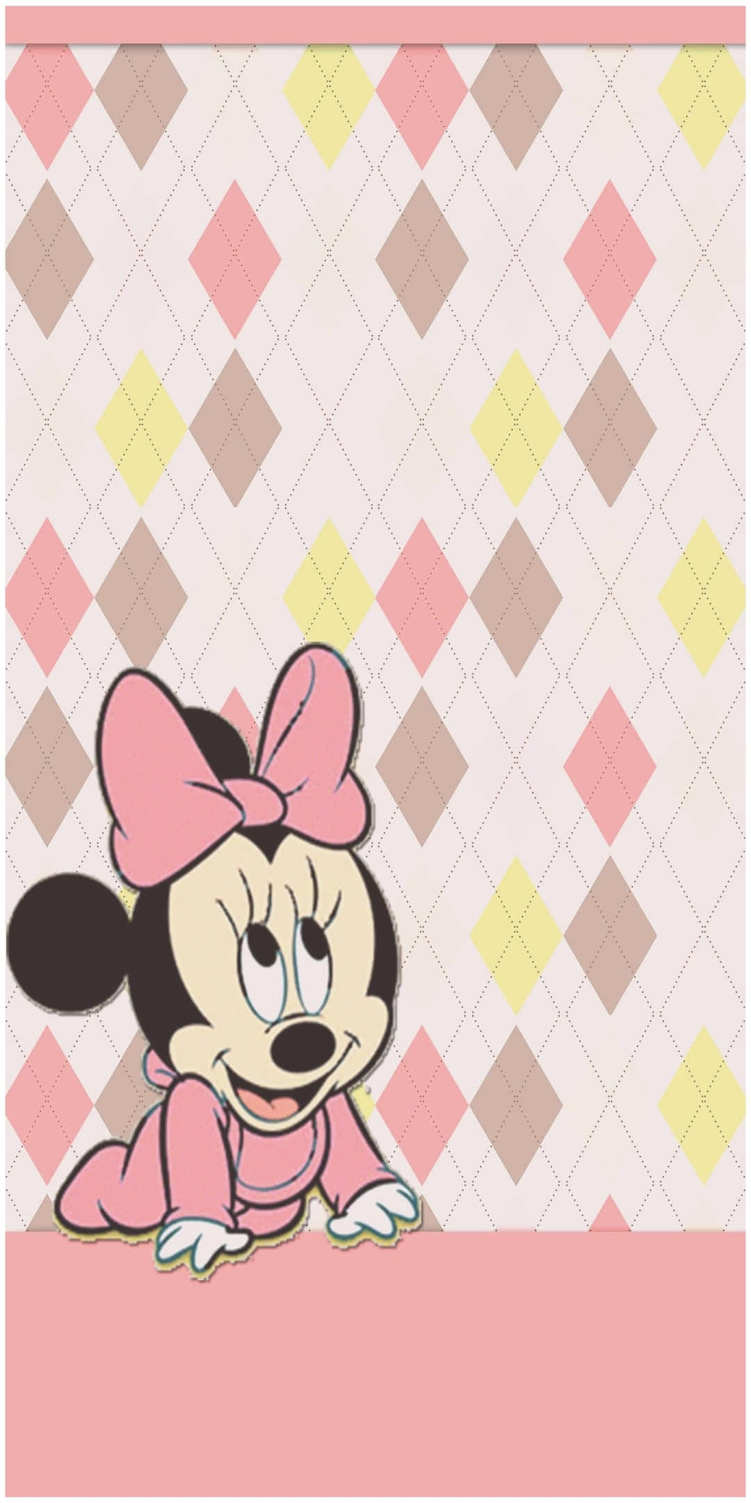 Pixel 3 Disney 桌布 壁紙 — 米妮老鼠穿著粉紅色睡衣，在粉彩菱形圖案背景前開心地微笑。