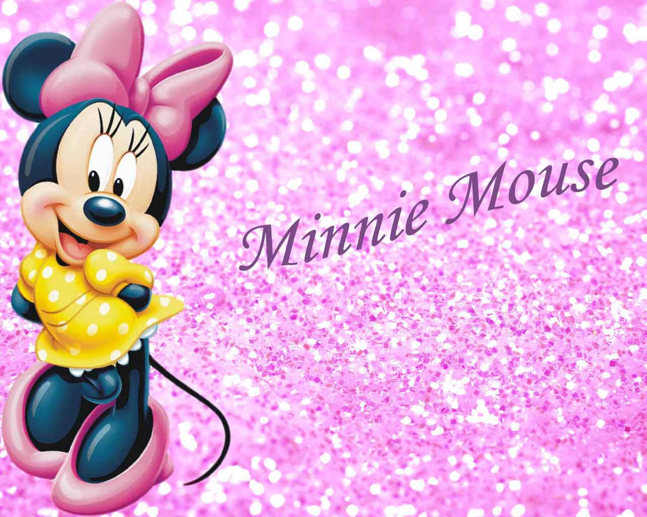 minnie 桌布 壁紙 — 米妮老鼠身穿黃色圓點裙，在閃閃發光的粉紅色閃粉背景前開心地微笑。