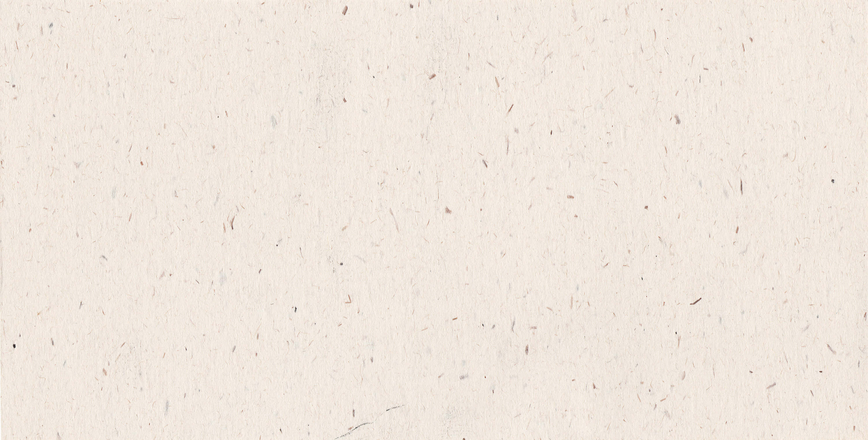 Paper Texture 桌布 壁紙 — 米白色紋理紙張的特寫，帶有散落的棕色斑點和微細纖維。