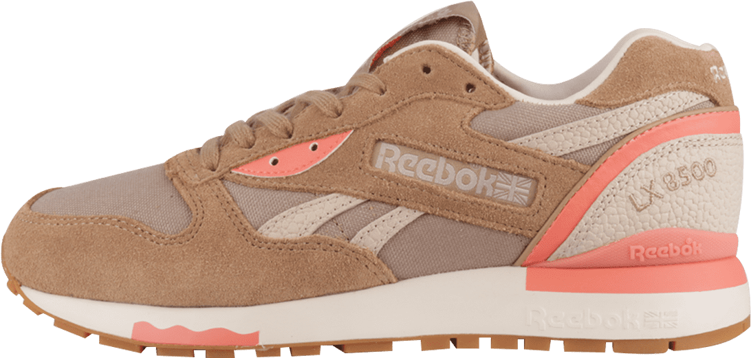 銳步 桌布 壁紙 — 米色和珊瑚色的 Reebok LX 8500 運動鞋，白色鞋底和紋理覆蓋層，在工作室燈光下展示。