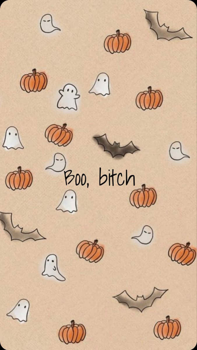 iPhone Cute Halloween 桌布 壁紙 — 米色壁紙，上面有可愛的卡通鬼魂、南瓜和蝙蝠散落在「boo bitch」文字周圍。