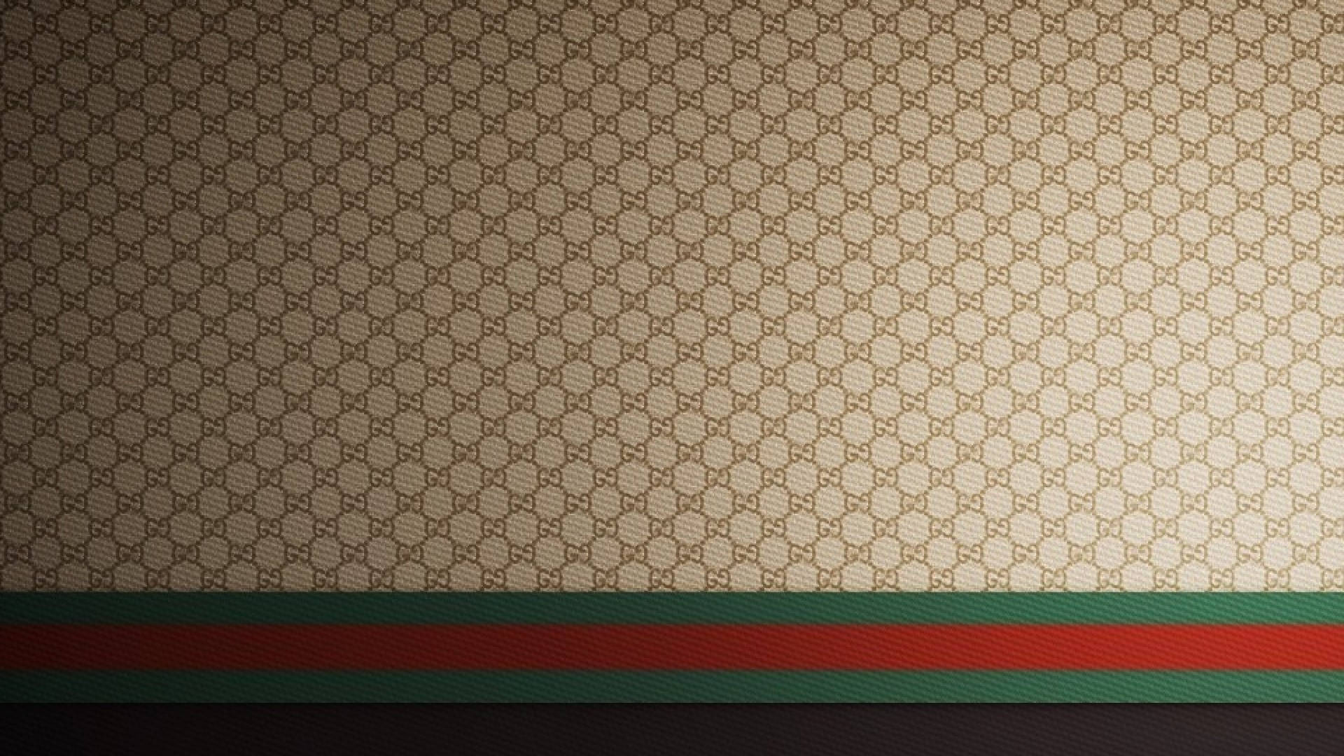米色壁紙，GG字母組合和紅綠條紋。