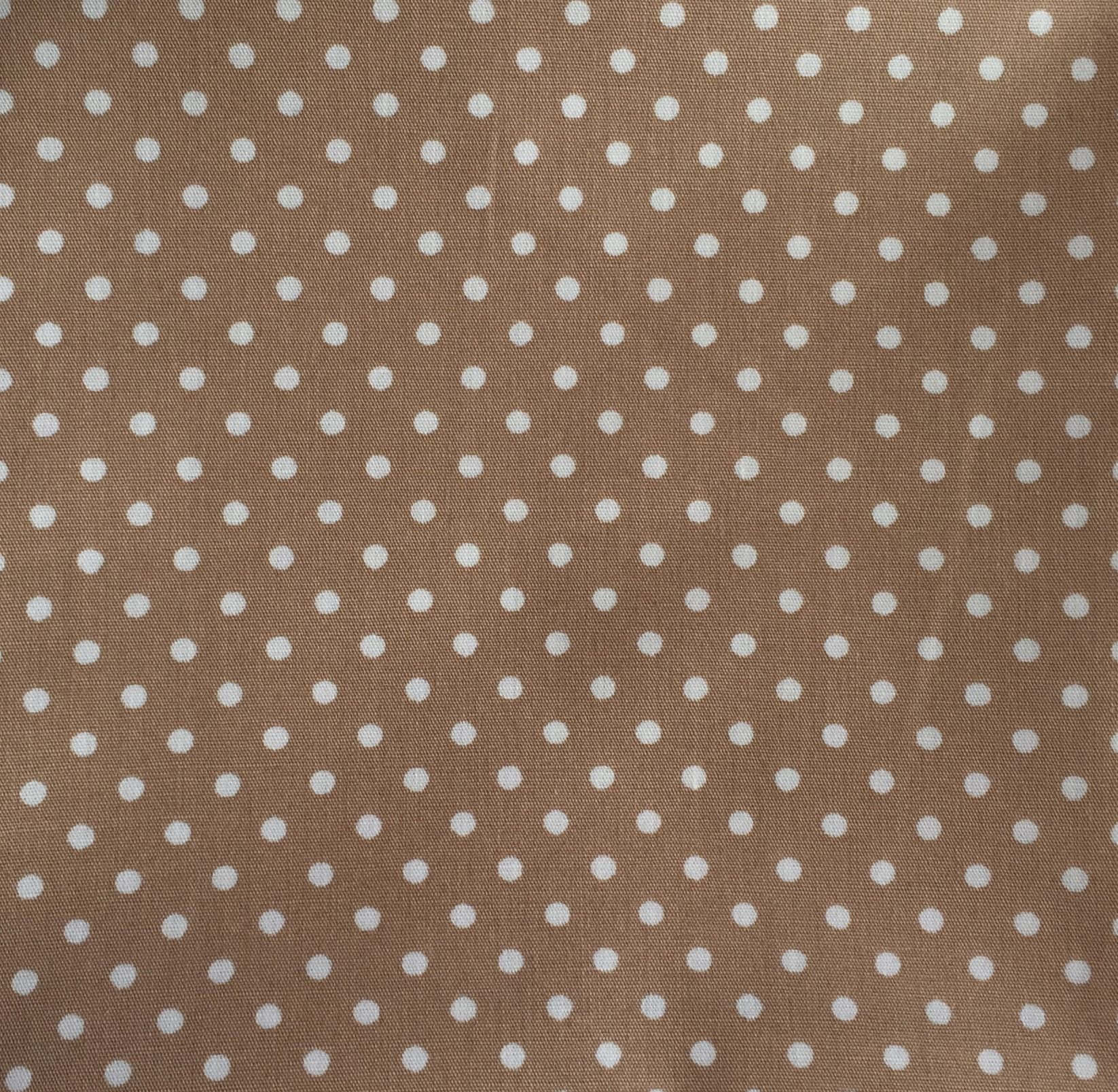 Brown Polka Dots 桌布 壁紙 — 米色布料特寫，白色圓點均勻分佈，展現細微的編織紋理。
