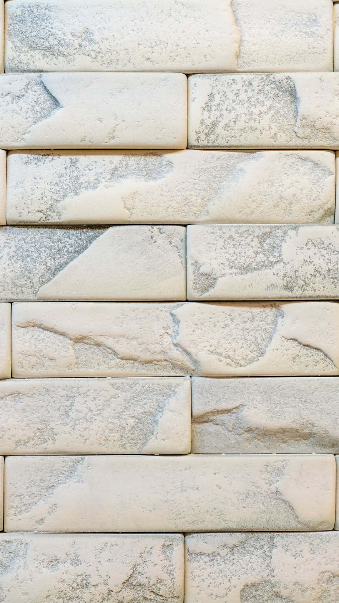 White Brick 桌布 壁紙 — 米色石磚堆疊的特寫，帶有灰色紋理和粗糙質感。
