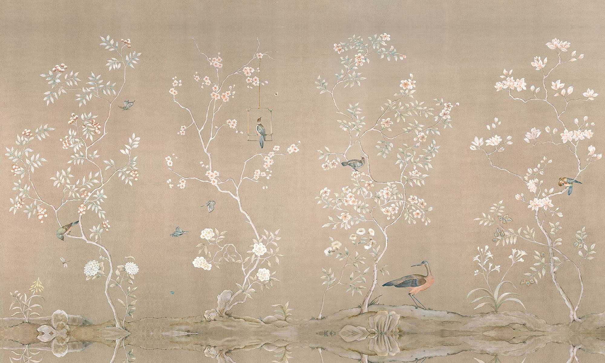 Beige Minimalist 桌布 壁紙 — 米色背景上，精緻手繪樹枝與花朵及鳥兒倒映在平靜水面上。