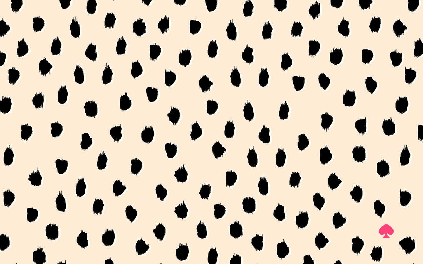 kate spade 桌布 壁紙 — 米色背景上散佈著黑色筆觸點，角落有一個粉紅色的小鏟子。