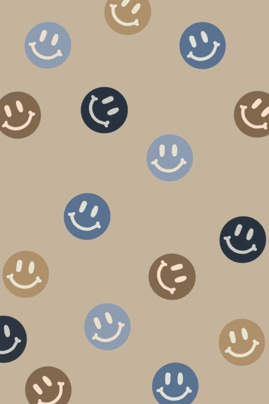 Aesthetic Smiley Face 桌布 壁紙 — 米色背景上藍色、棕色和黑色圓圈中笑臉的歡樂圖案。