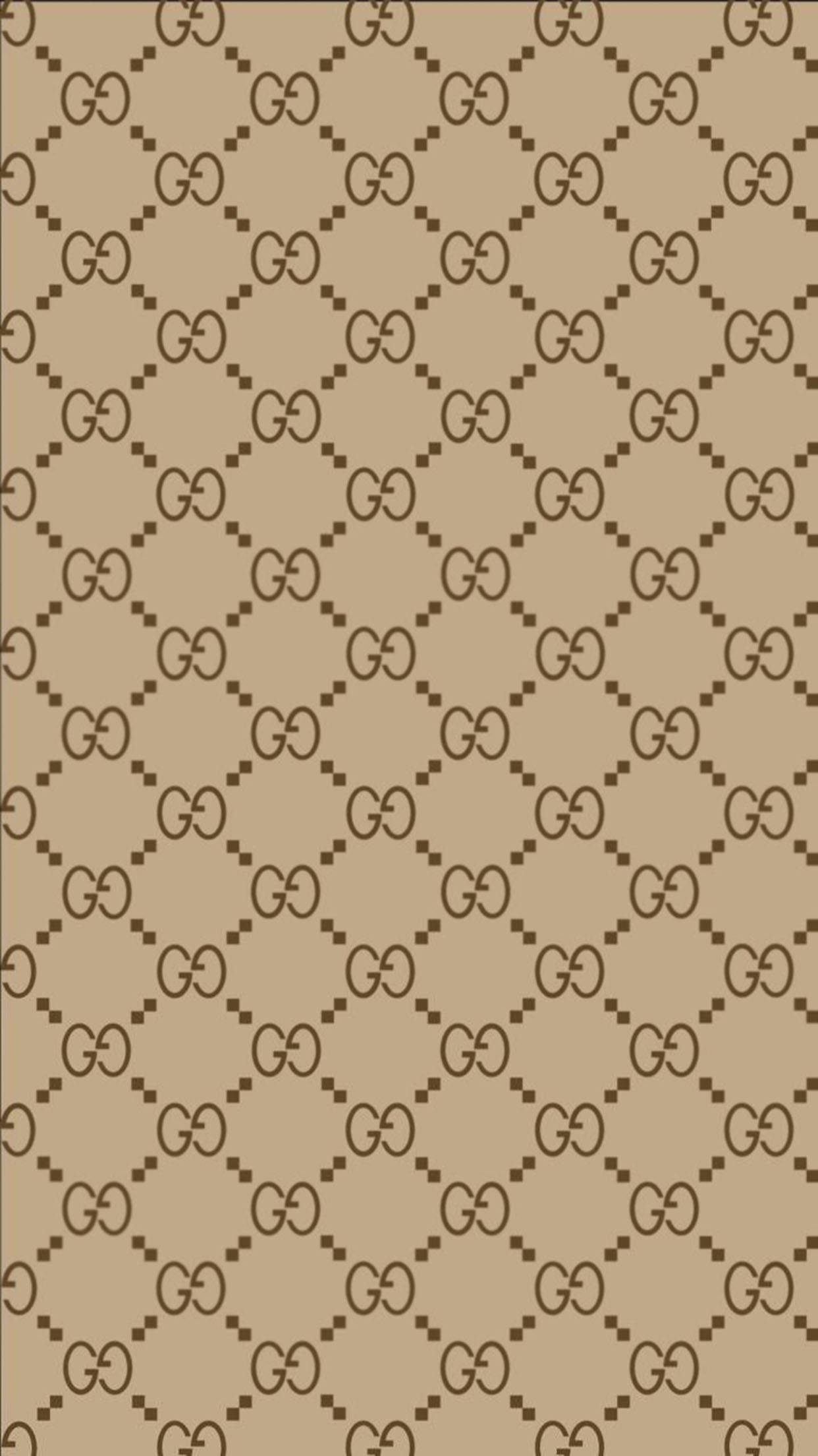 Gucci Pattern 桌布 壁紙 — 米色背景上重複的棕色交錯GG字母組合圖案，經典奢華設計。