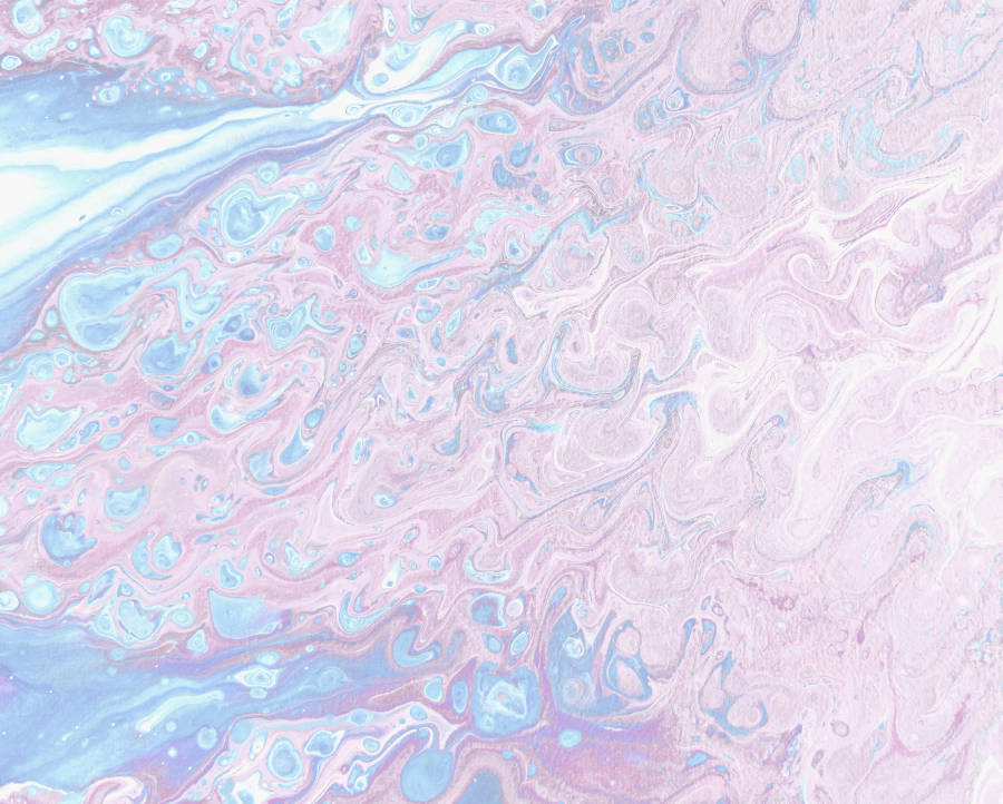 pastel 桌布 壁紙 — 粉彩粉紅和藍色漩渦搭配白色高光，形成夢幻大理石紋理的流動抽象圖案。