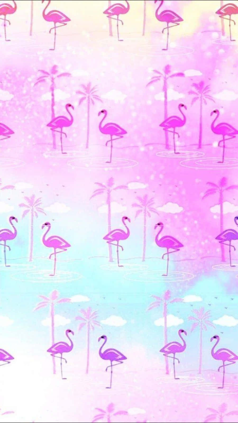 Pink Flamingos 桌布 壁紙 — 粉紅火鶴站在棕櫚樹間的淺水中，背景是帶有浮雲的粉彩漸變天空。