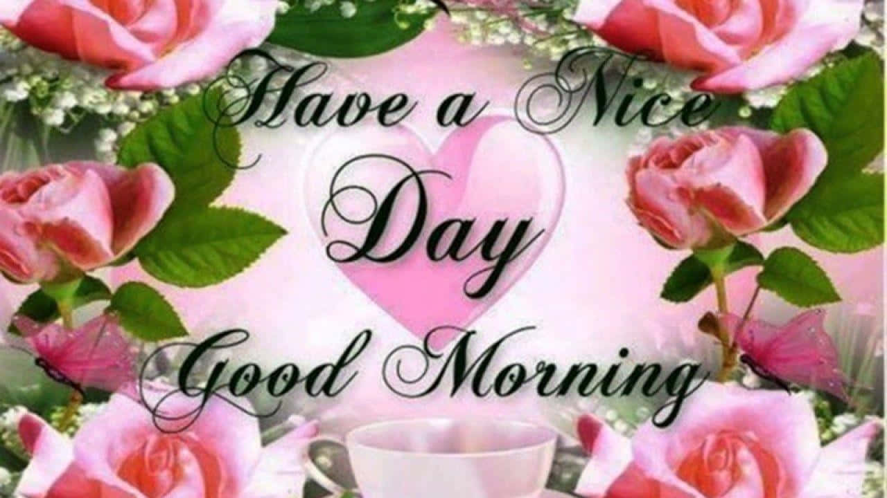 Good Morning 桌布 壁紙 — 粉紅玫瑰和綠葉圍繞著一個帶有「Have a Nice Day Good Morning」文字和白色咖啡杯的心形。