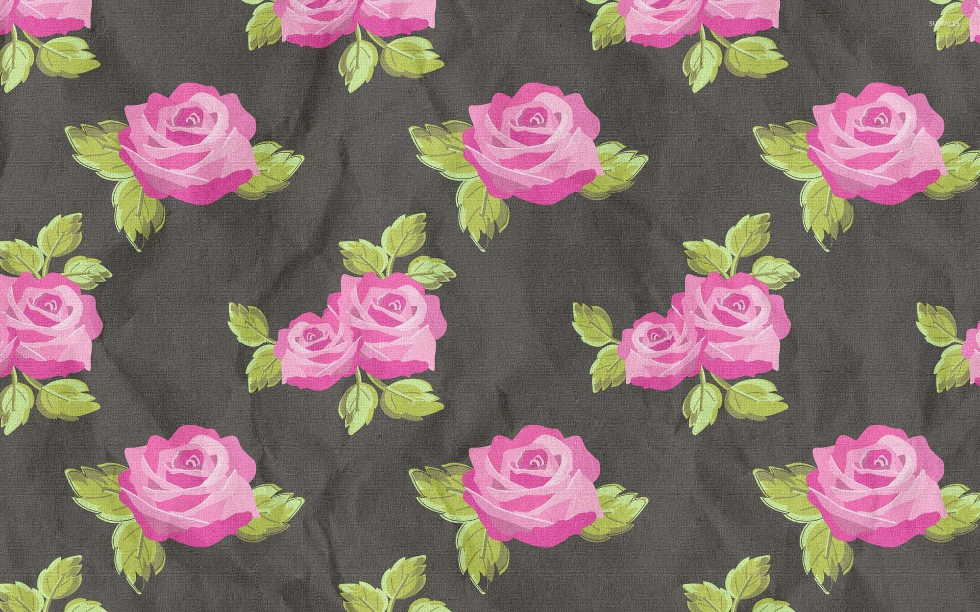 Rose Pattern 桌布 壁紙 — 粉紅玫瑰配綠葉在深灰色皺褶布料表面上重複。