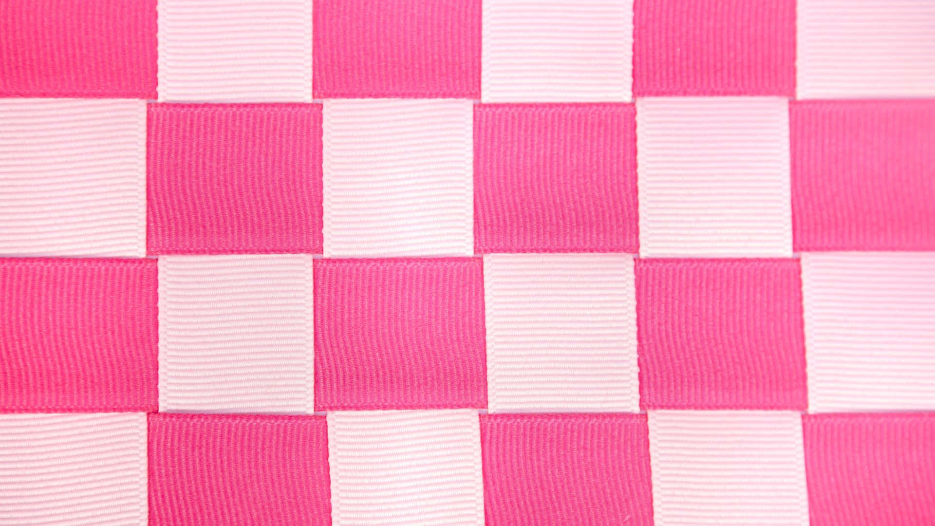 Pink Checkered 桌布 壁紙 — 粉紅與白色編織格紋布料的特寫，可見棱紋質感。