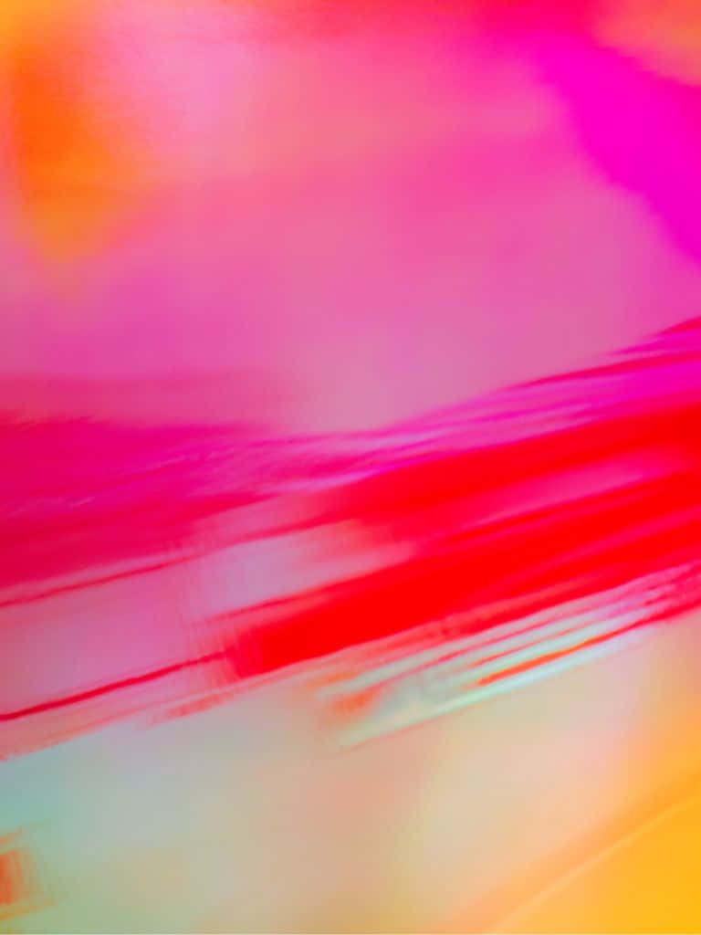 768x1024 桌布 壁紙 — 粉紅色、紅色和橙色的鮮豔抽象筆觸融合成動感多彩的洗滌效果。