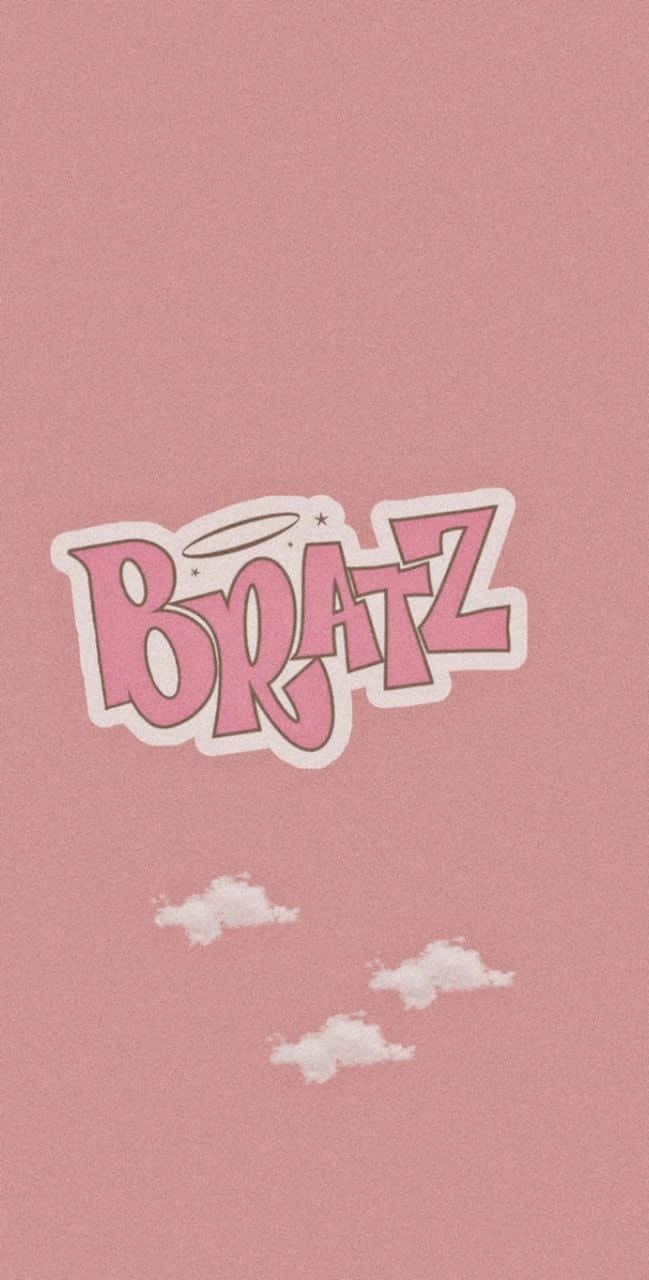 Aesthetic Mood 桌布 壁紙 — 粉紅色Bratz標誌，帶有天使光環和雲朵，背景為紋理粉彩粉紅色。