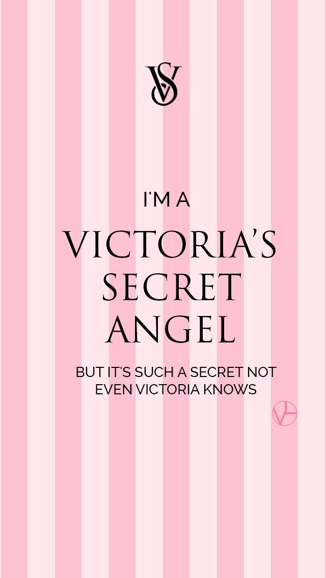 victoria 桌布 壁紙 — 粉紅色和白色垂直條紋壁紙，帶有粗體黑色文字，宣示「I'm a Victoria's Secret Angel」和一個有趣的標語。