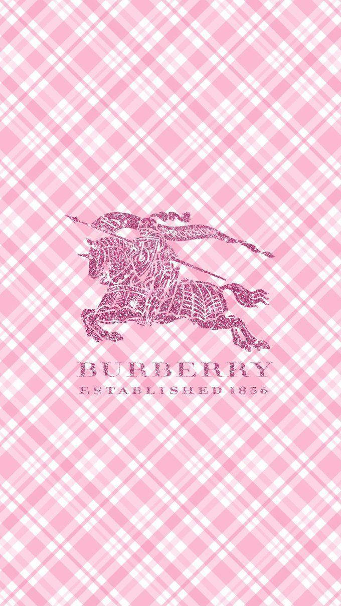 Burberry 桌布 壁紙 — 粉紅色和白色格紋壁紙，帶有紋理的騎馬騎士標誌和「BURBERRY ESTABLISHED 1856」文字。