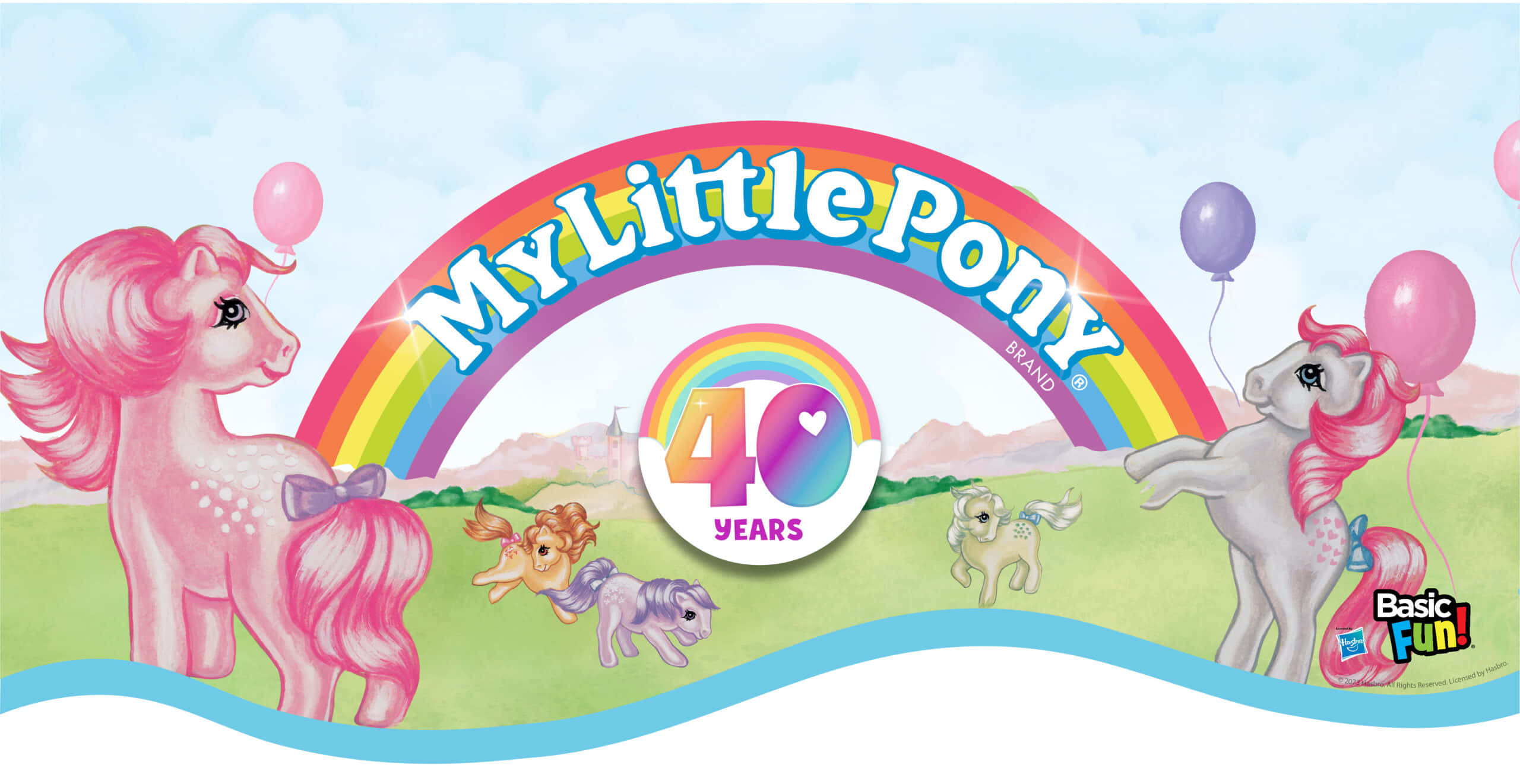 彩虹小馬 桌布 壁紙 — 粉紅色和白色的My Little Pony角色在彩虹下用氣球在歡樂的草地上慶祝40週年。