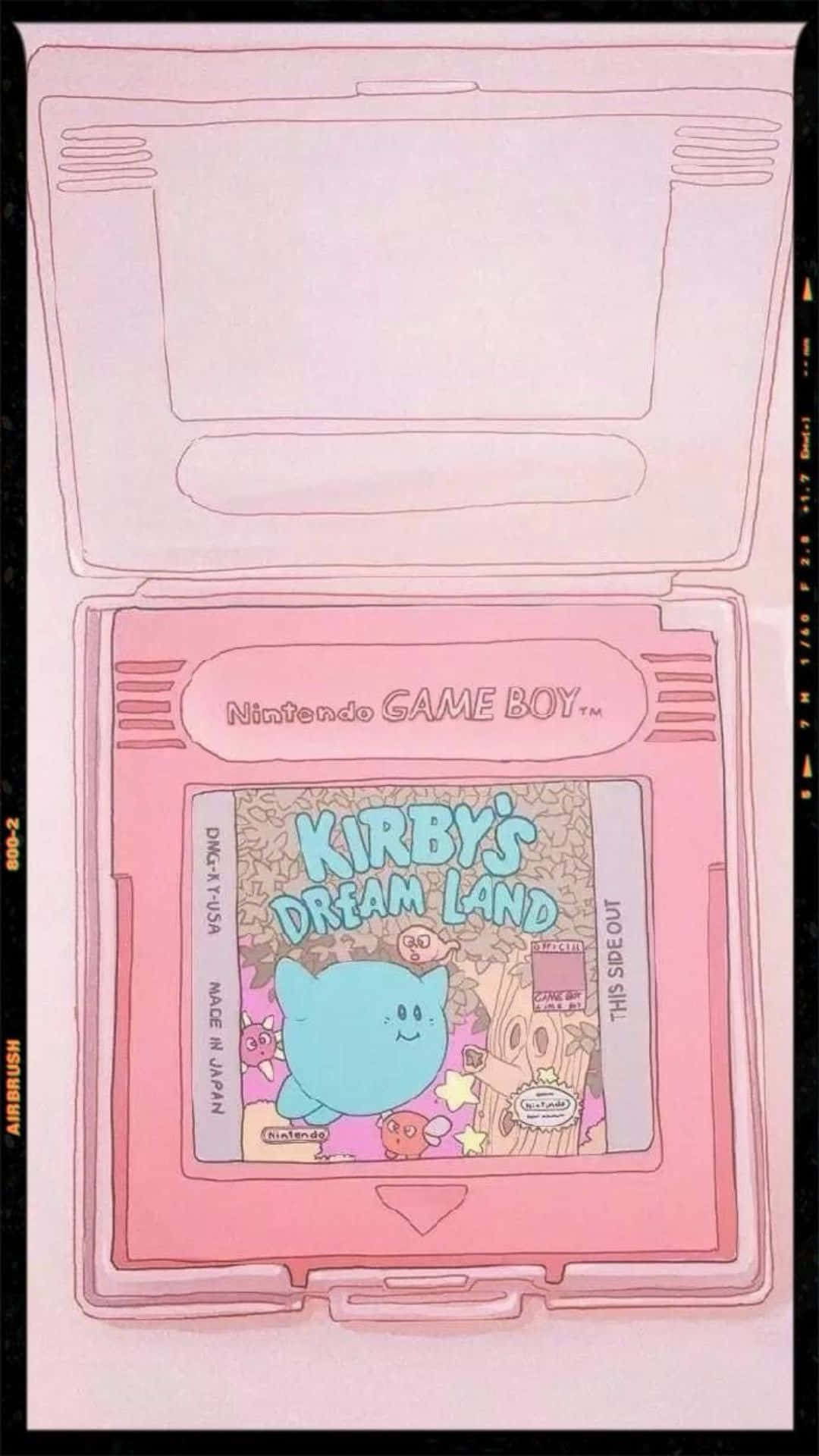 Kawaii Gaming 桌布 壁紙 — 粉紅色外框的任天堂Game Boy打開，展示帶有色彩繽紛卡通角色的Kirby's Dream Land遊戲卡帶。
