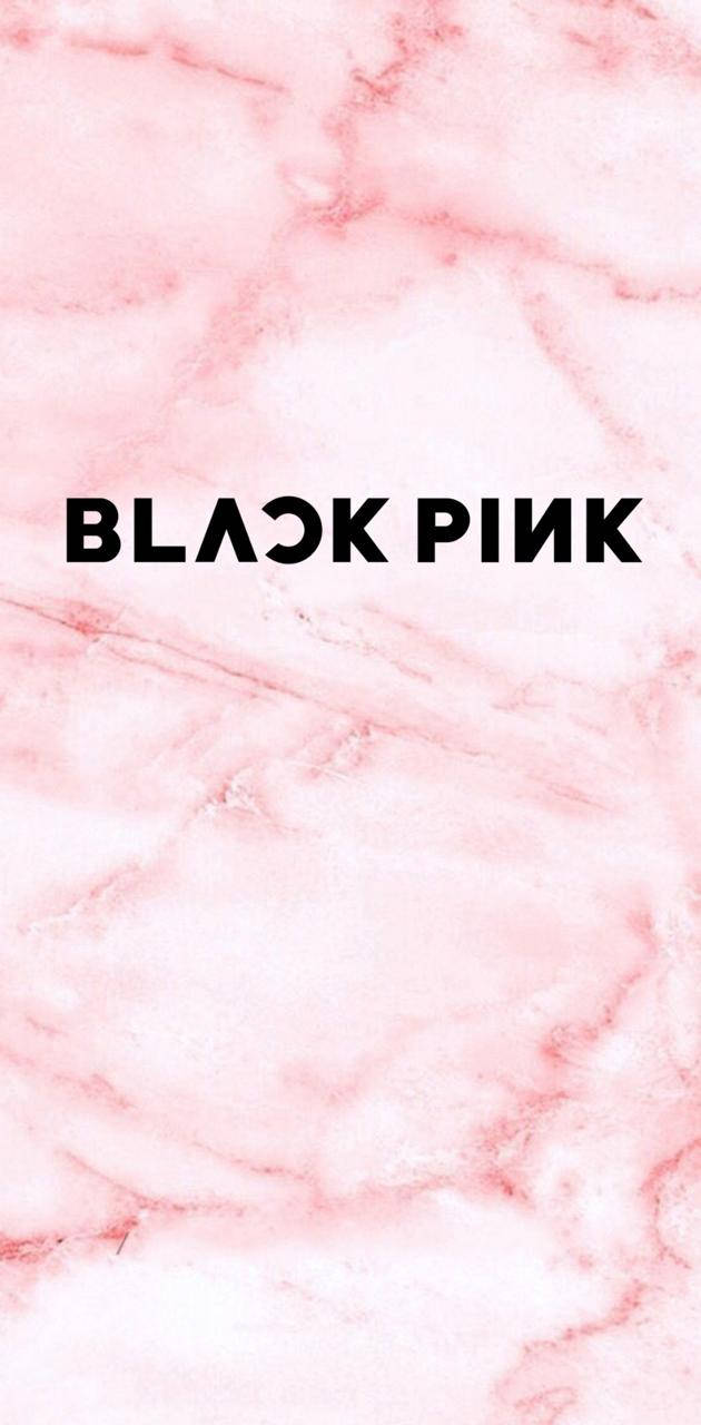 BLACKPINK 桌布 壁紙 — 粉紅色大理石背景，中央垂直排列粗體黑色文字「BLACK PINK」。