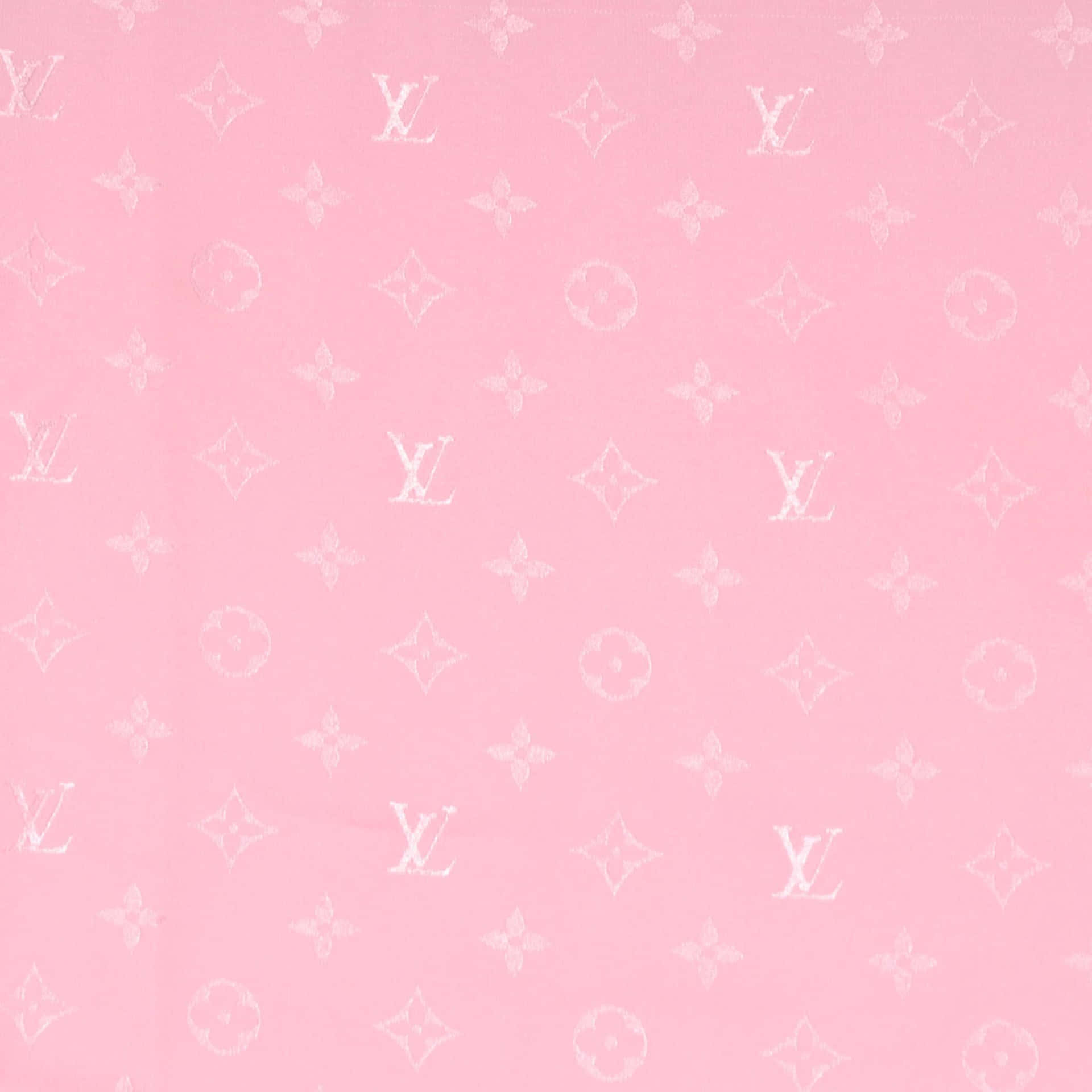 路易威登 桌布 壁紙 — 粉紅色布料，帶有重複的白色 Louis Vuitton 字母組合圖案，質地柔軟。