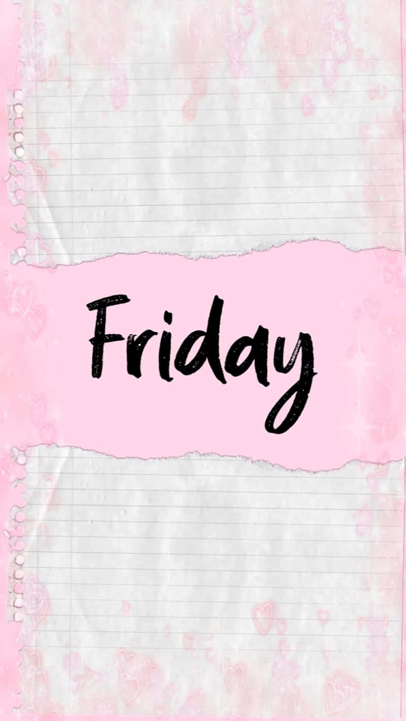 Friday 桌布 壁紙 — 粉紅色撕破的紙張露出帶有粗體黑色 'Friday' 文字的橫線筆記本頁面，背景為心形圖案。
