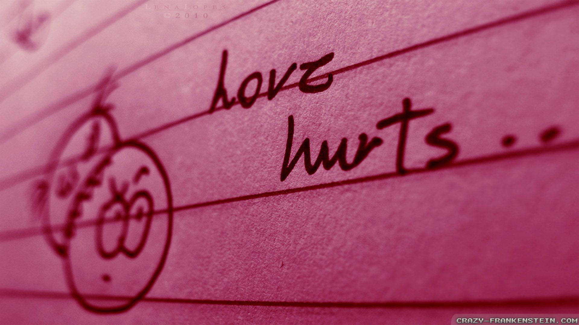 My Love 桌布 壁紙 — 粉紅色橫線紙上以深色墨水手寫的「love hurts」字句，旁邊有塗鴉的悲傷臉孔。