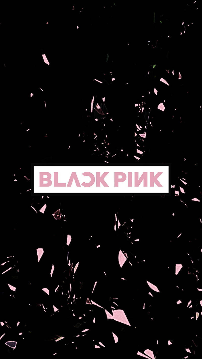 BLACKPINK 桌布 壁紙 — 粉紅色破碎玻璃碎片在黑色背景上漂浮，中央白色條帶顯示粉紅色的 BLACK PINK 文字。