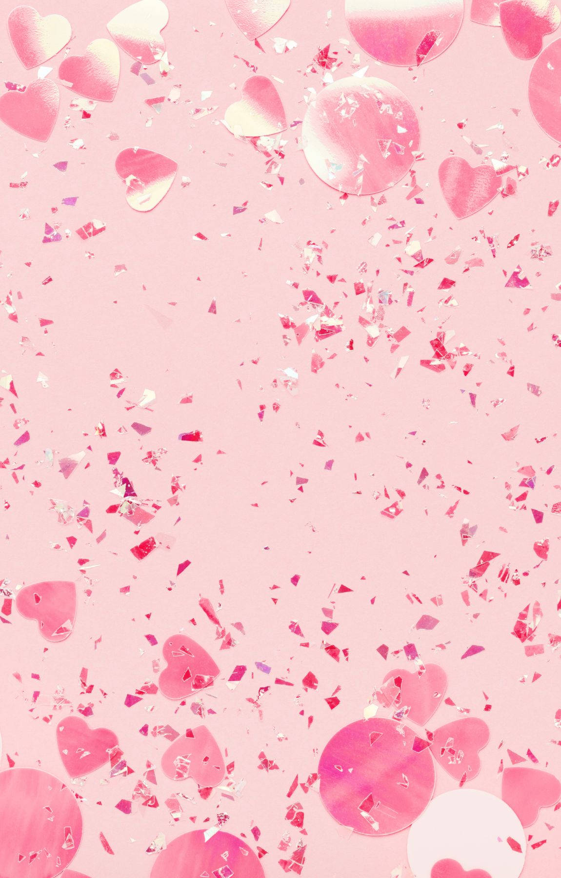 Confetti 桌布 壁紙 — 粉紅色紙碎和心形圖案在柔和的粉紅色背景上輕輕飄浮。