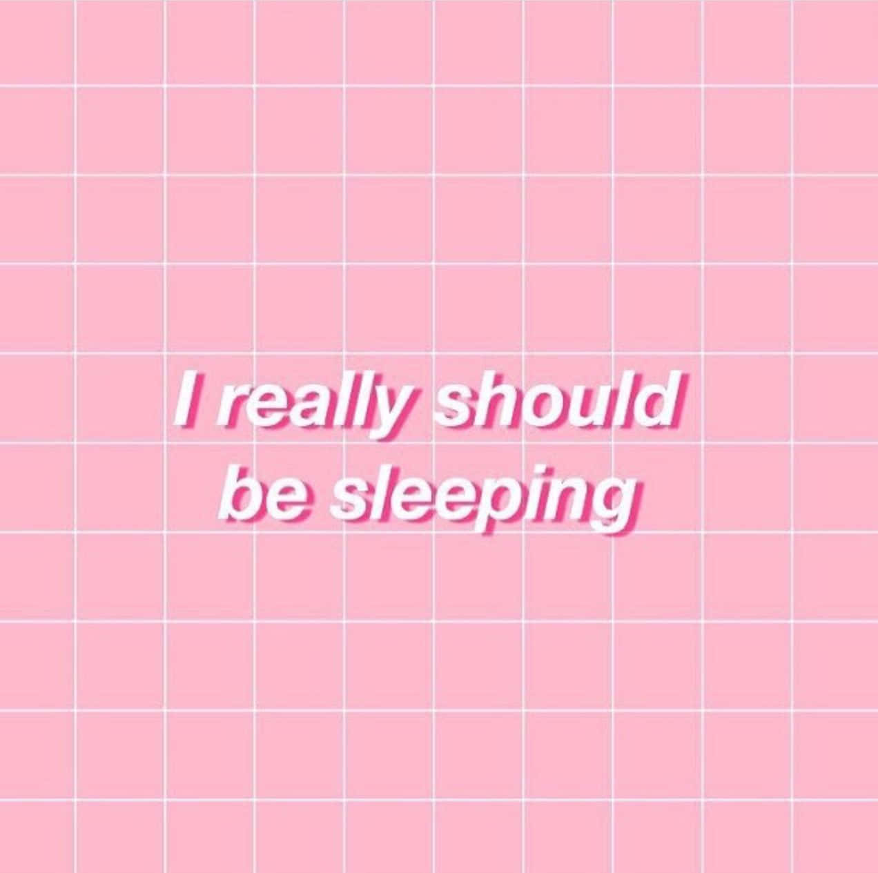 Pink Aesthetic Tumblr 桌布 壁紙 — 粉紅色網格背景，白色文字以柔和復古字體寫著「I really should be sleeping」。