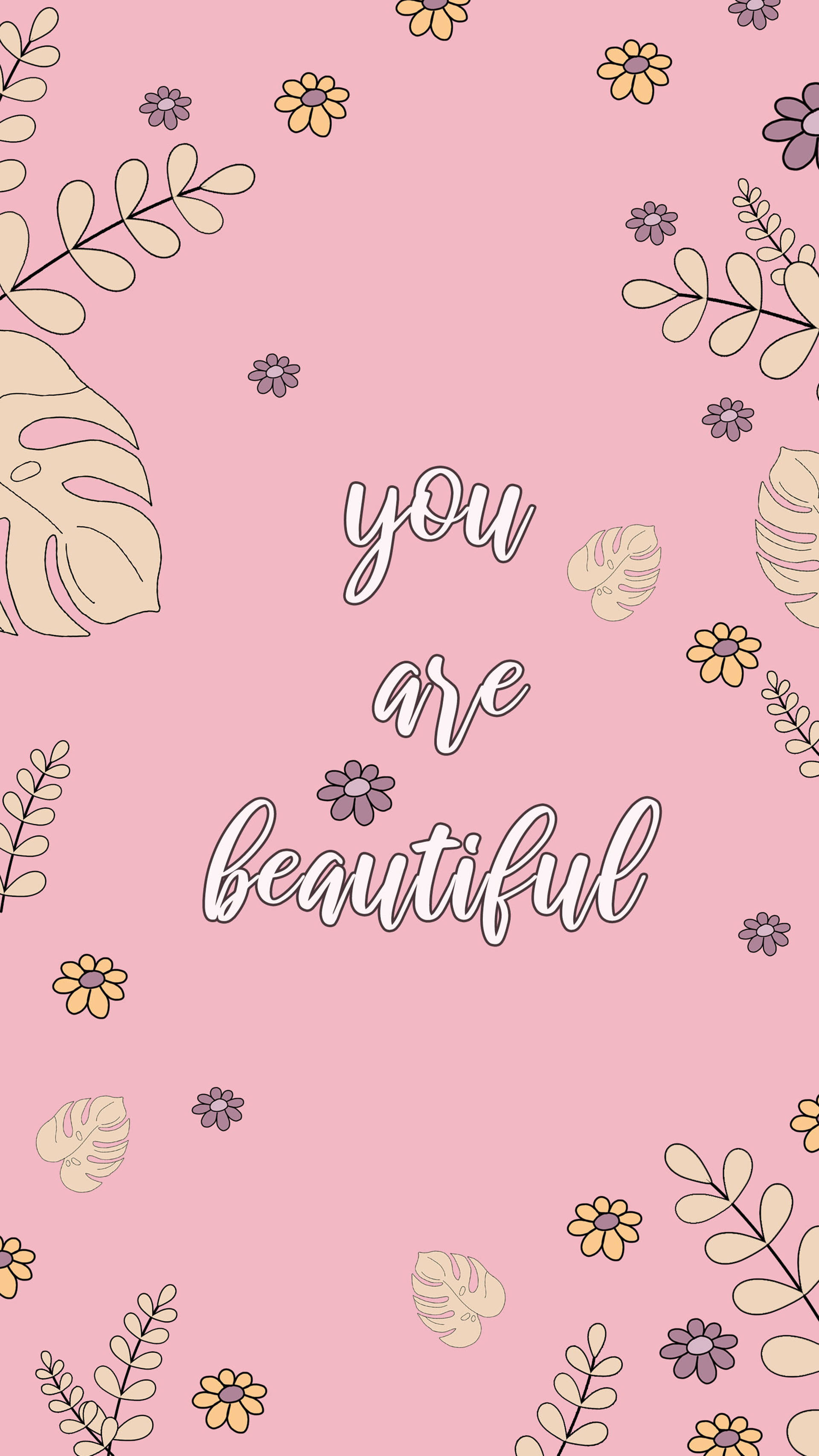 You Are Beautiful 桌布 壁紙 — 粉紅色背景，散落著黃色和紫色的花朵以及龜背竹葉，圍繞著白色草書的短語 you are beautiful。