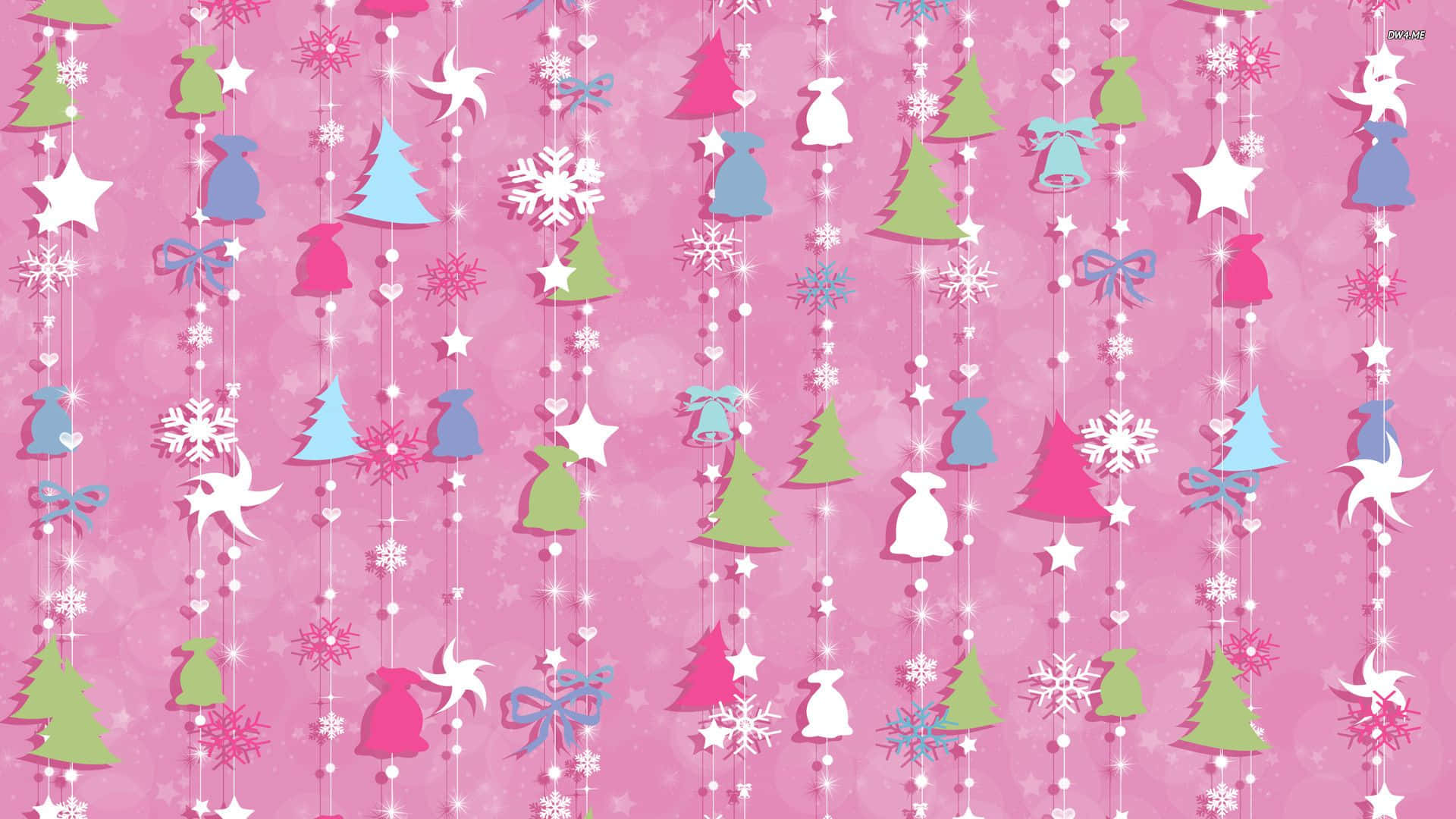 Christmas Pattern 桌布 壁紙 — 粉紅色背景，裝飾著懸掛的聖誕裝飾品，如樹木、鈴鐺和雪花，採用柔和色調。