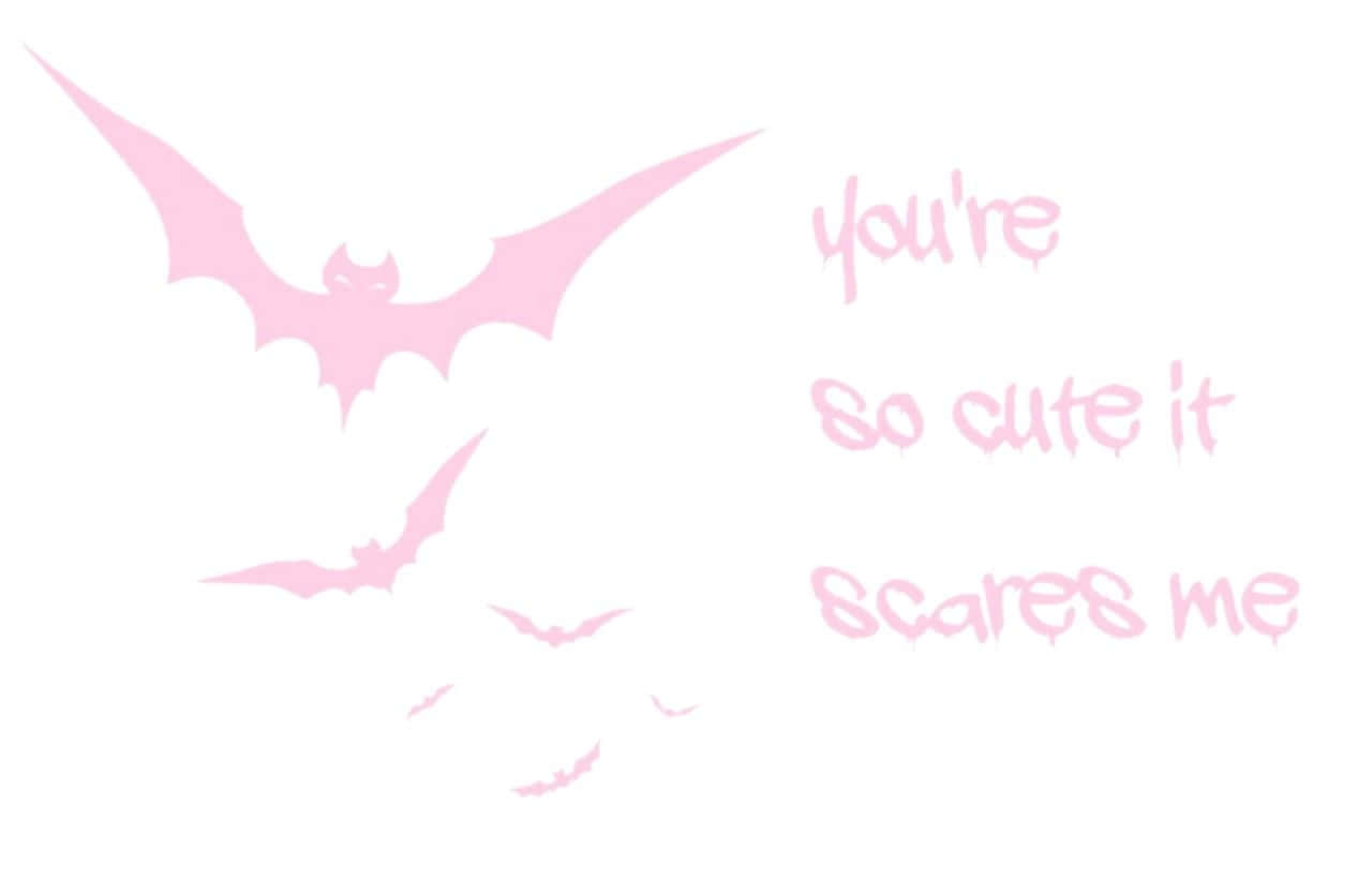 Bats 桌布 壁紙 — 粉紅色蝙蝠在「你太可愛嚇到我了」文字旁邊飛翔，營造俏皮又詭異的設計。