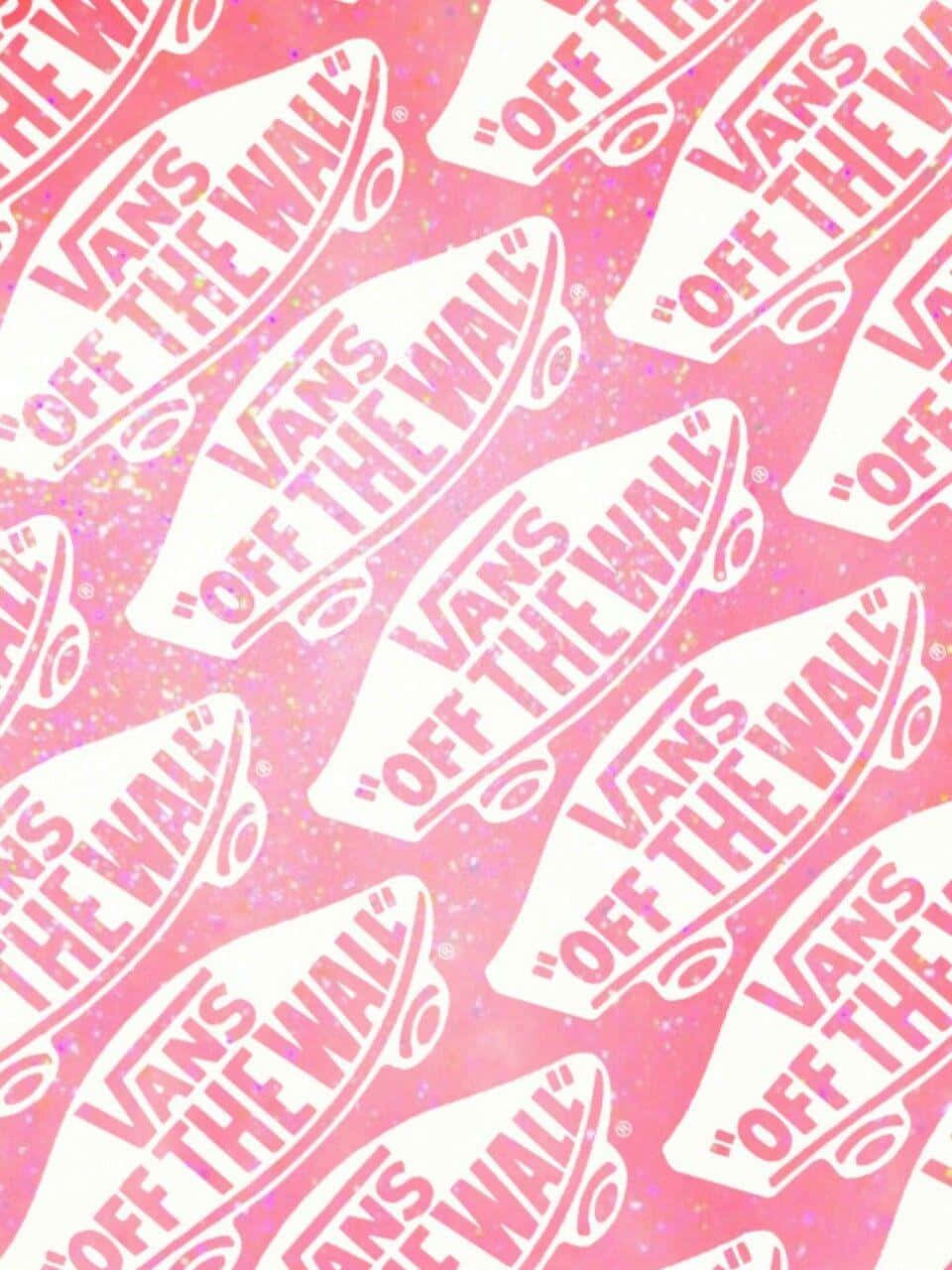 Vans 桌布 壁紙 — 粉紅色閃粉背景，重複白色Vans滑板及粗體粉紅色「Off The Wall」文字。