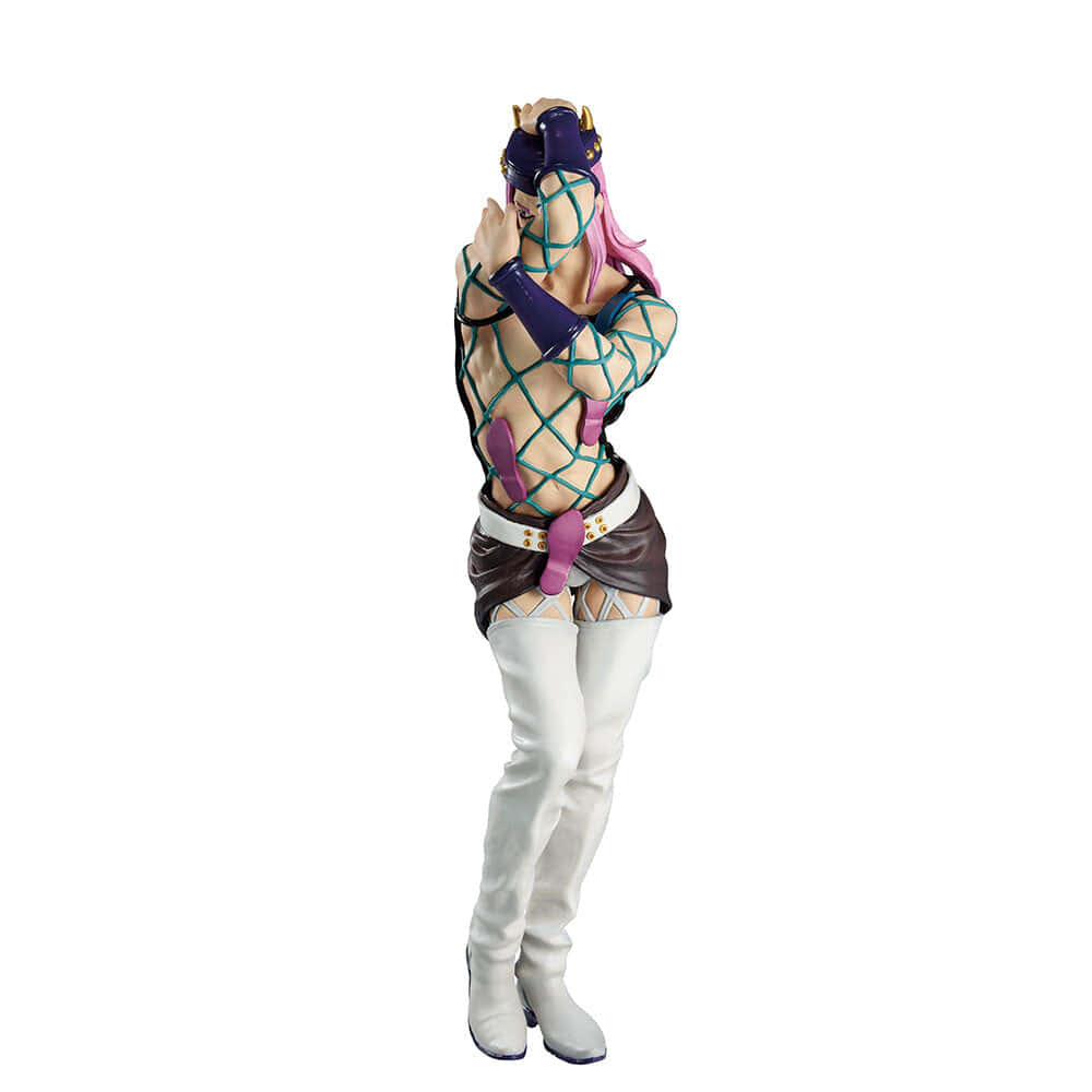 Narciso Anasui 桌布 壁紙 — 粉紅色頭髮的角色穿著紫色和藍綠色的網狀服裝和白色靴子，在白色背景前擺姿勢的動漫人偶。