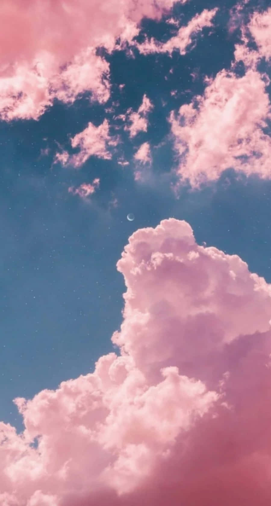 粉紅雲朵與月亮在天空中 壁紙