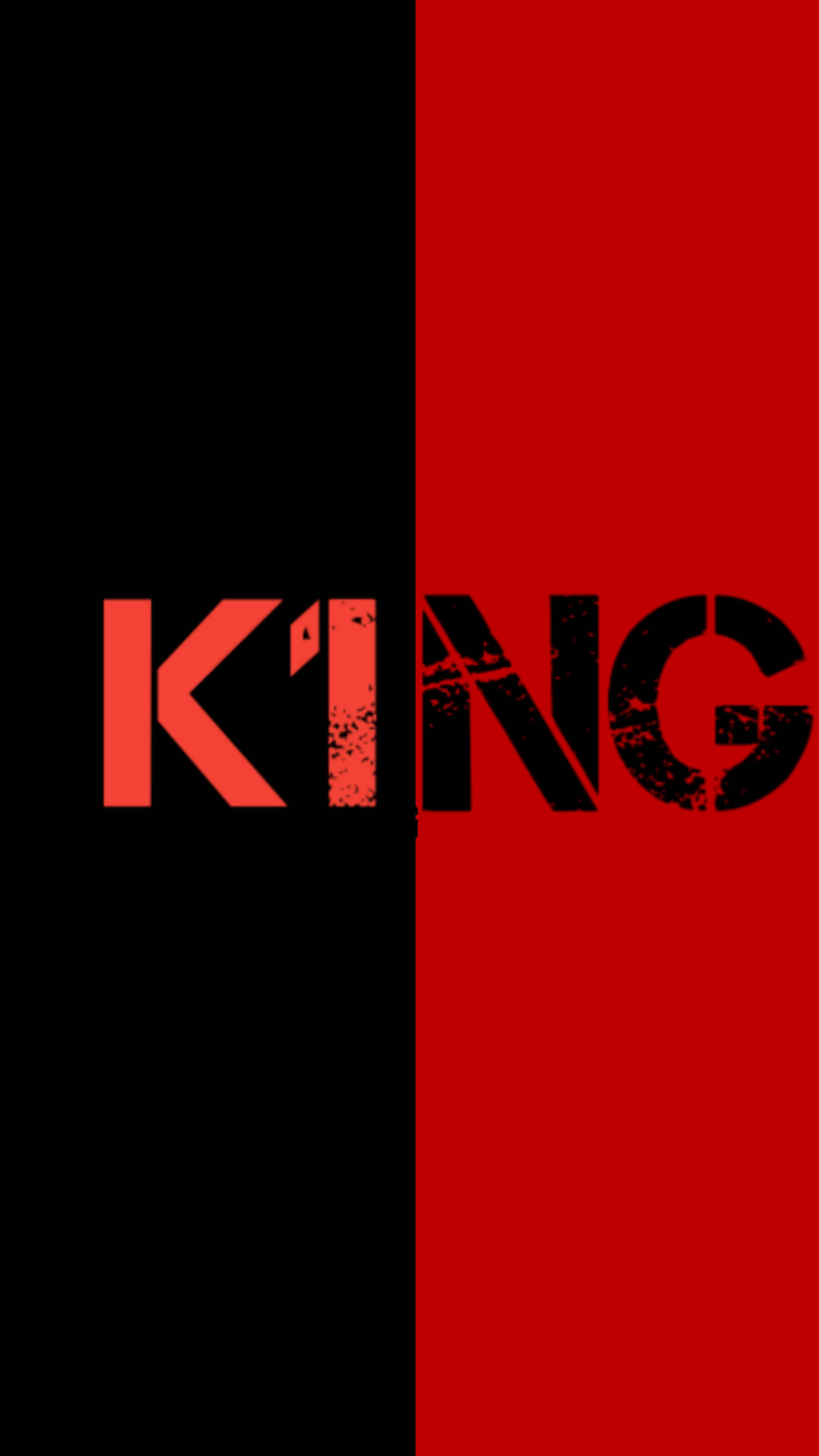 king iPhone 桌布 壁紙 — 粗體「KING」文字垂直分成紅色和黑色兩半，在鮮明背景上帶有破舊字體。