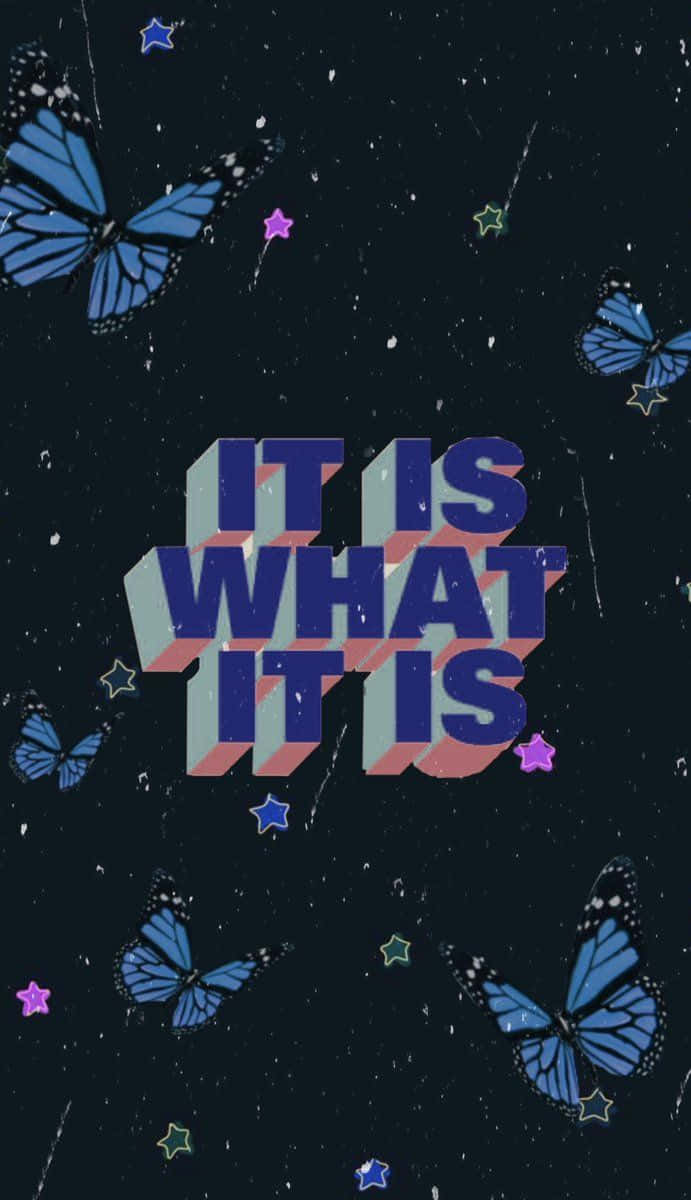 桌布 壁紙 — 粗體3D文字顯示「IT IS WHAT IT IS」，背景是繁星夜空，有藍色蝴蝶和彩色星星。