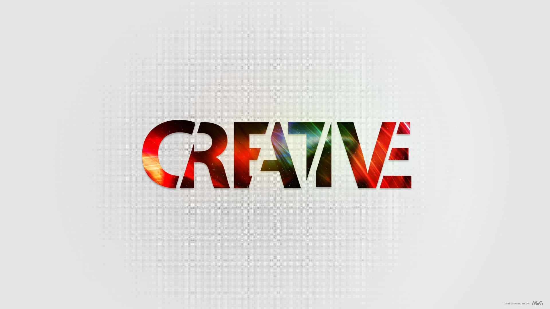 桌布 壁紙 — 粗體字CREATIVE，充滿火紅和宇宙漩渦，襯以柔和的白色背景。