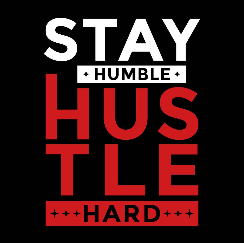 Hustle Hard 桌布 壁紙 — 粗體字型在純黑背景上以白色和紅色顯示「STAY HUMBLE HUSTLE HARD」。