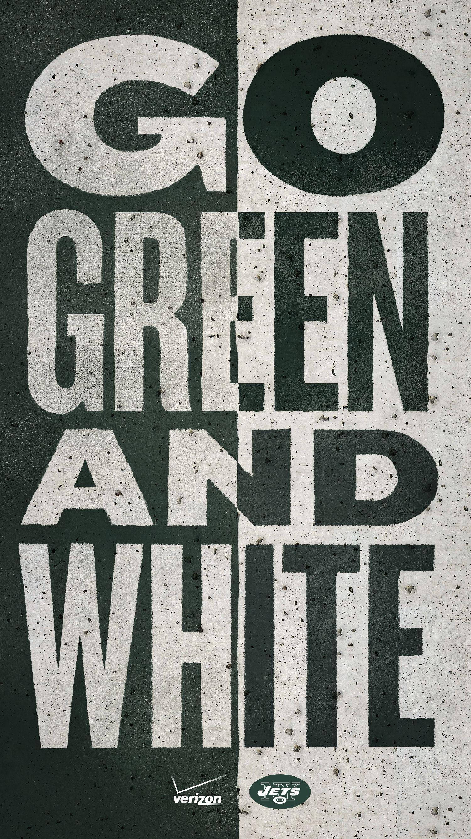 運動 桌布 壁紙 — 粗體文字「GO GREEN AND WHITE」顯示在分割的混凝土牆上，底部有Verizon和Jets標誌。